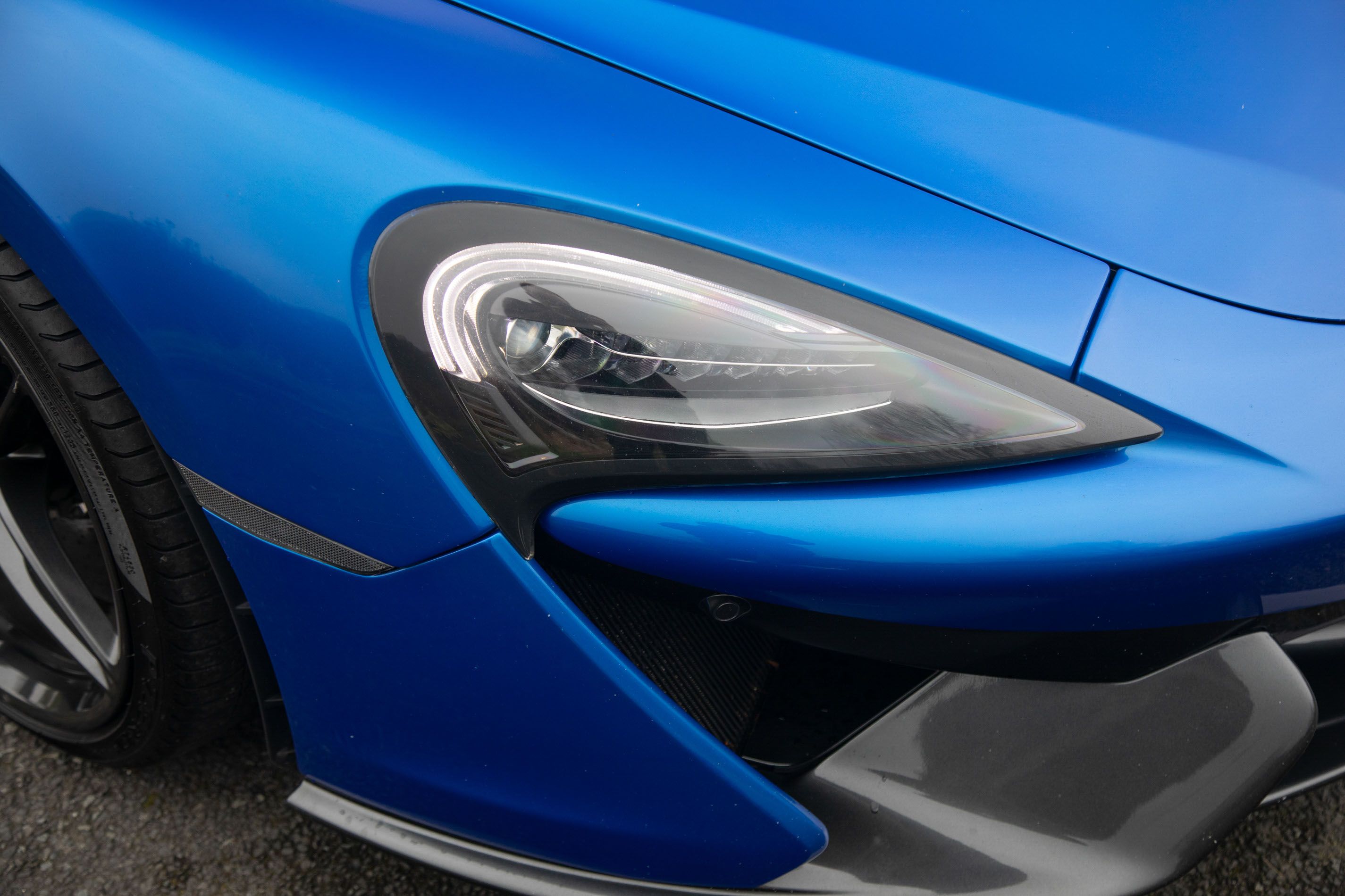 Photo 2 of 12 of 2019 McLaren 570S