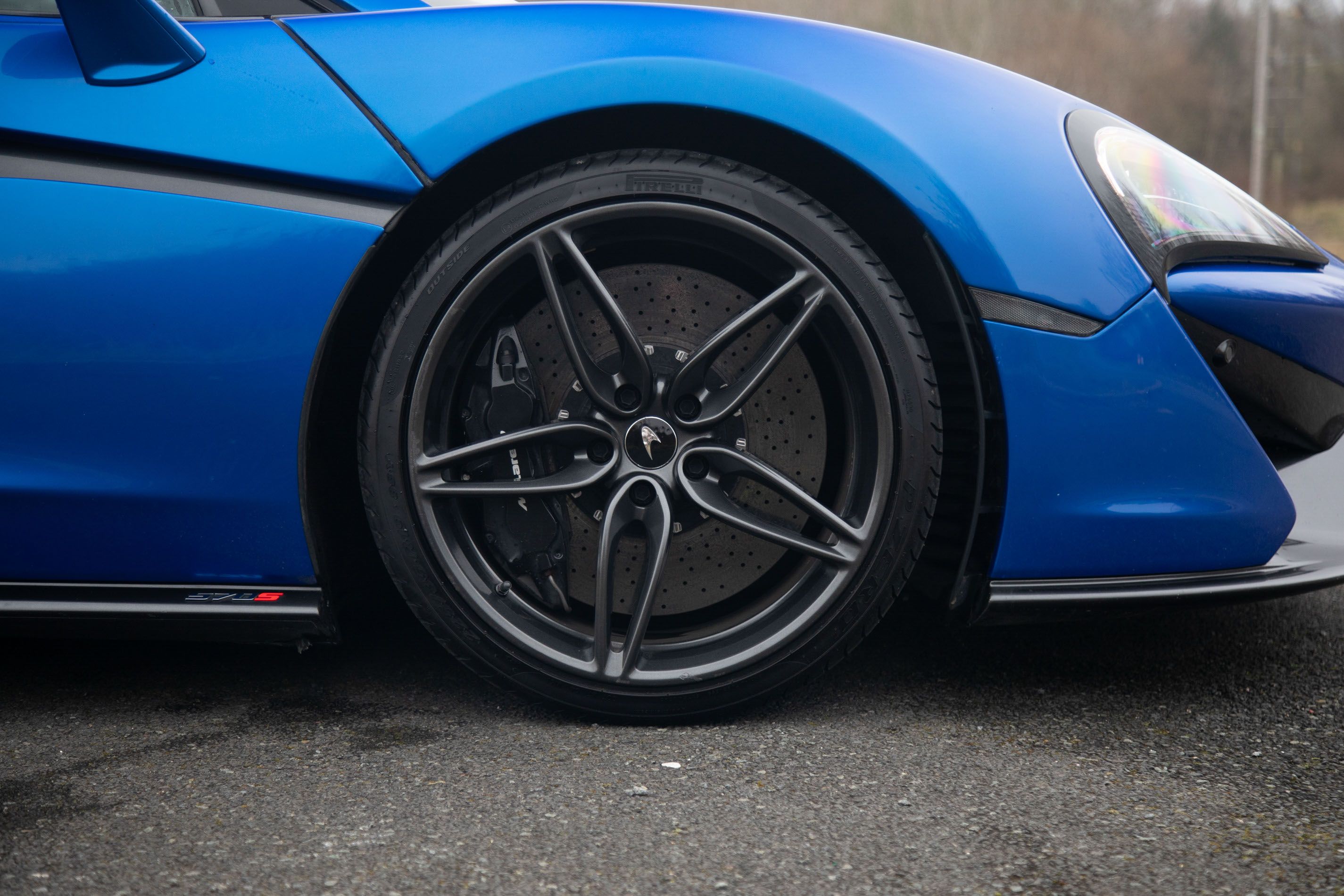 Photo 4 of 12 of 2019 McLaren 570S