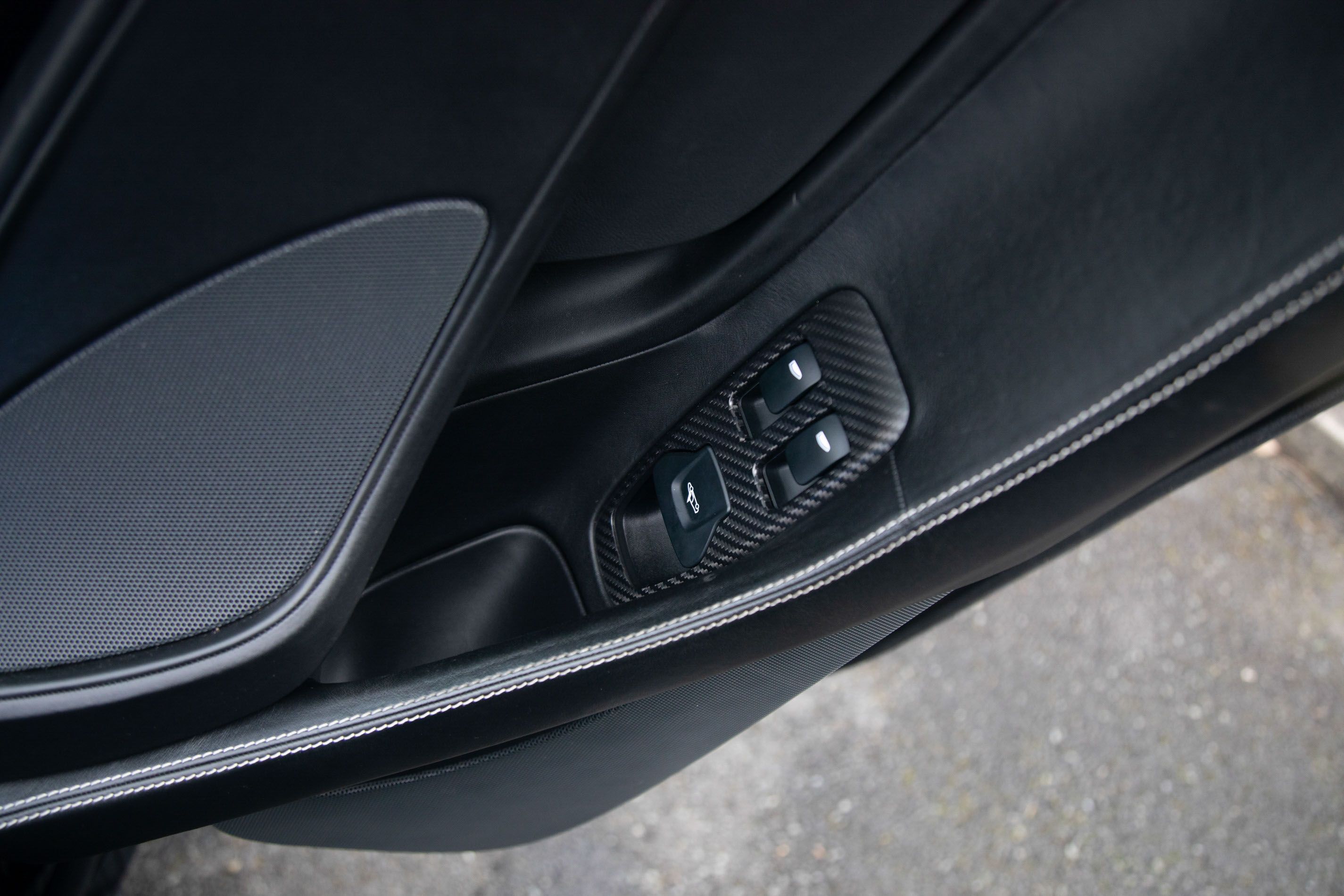 Photo 8 of 12 of 2019 McLaren 570S