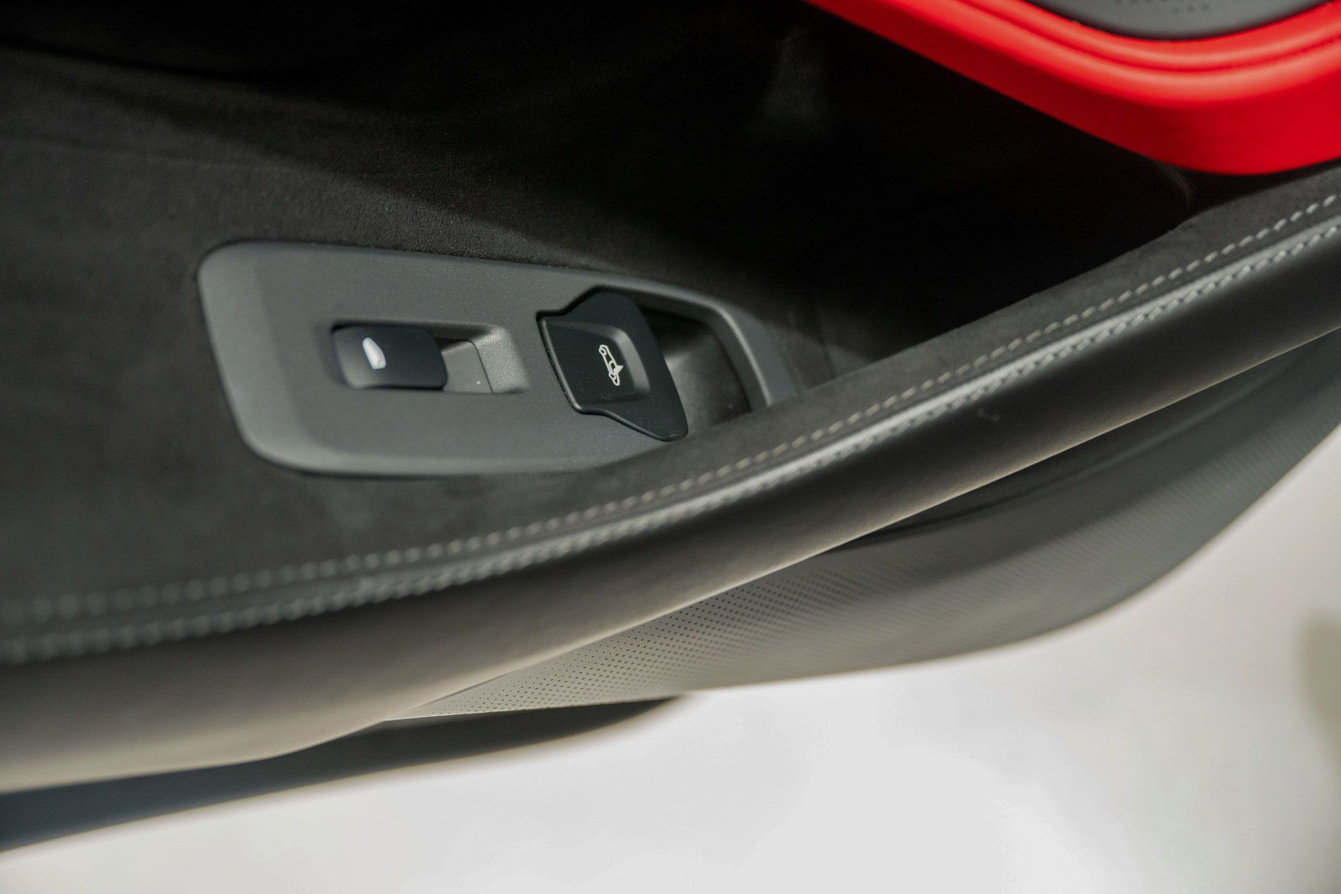 Photo 8 of 12 of 2019 McLaren 570S
