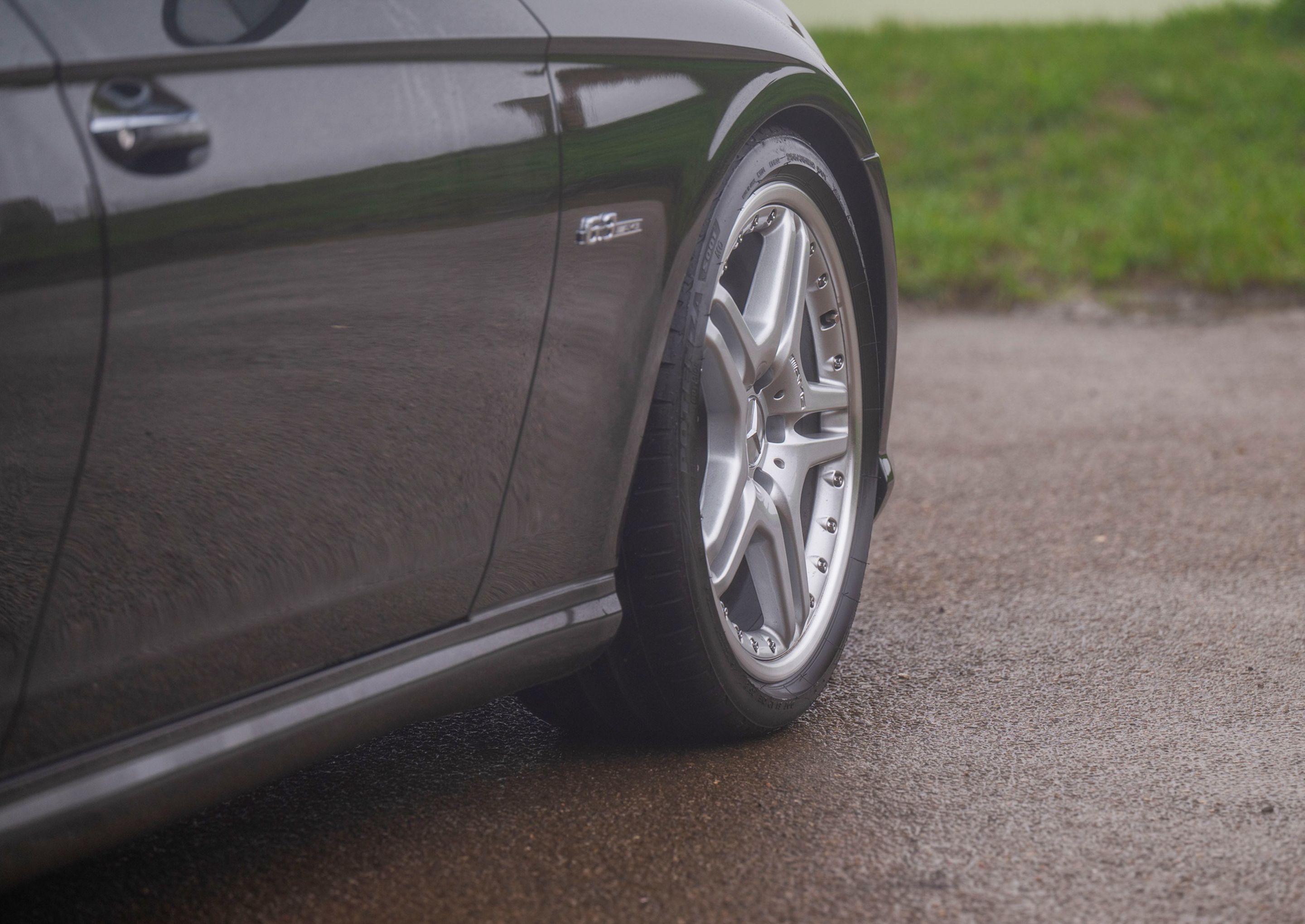 Photo 5 of 12 of 2007 Mercedes-Benz CLS63 AMG