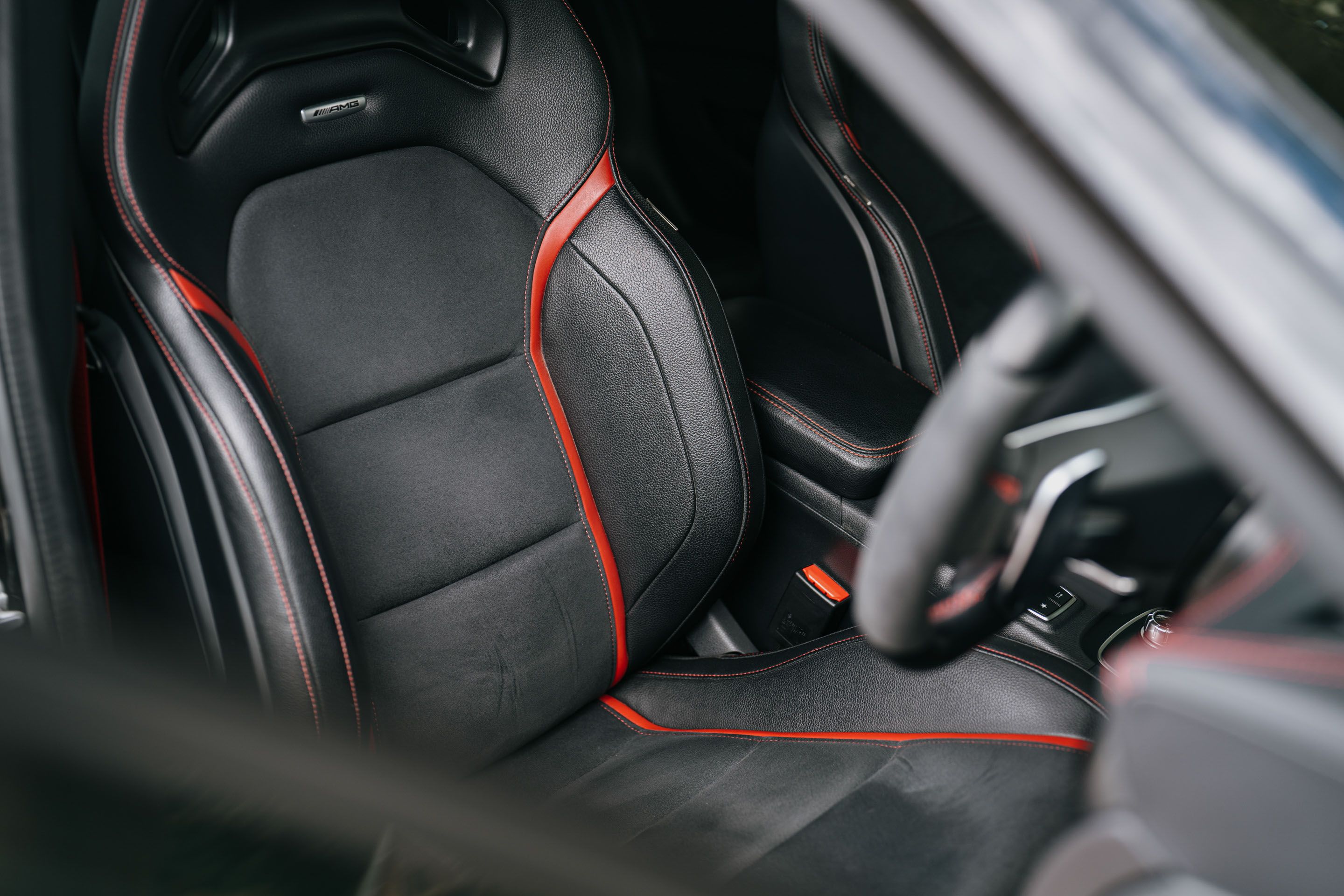 Photo 8 of 12 of 2018 Mercedes-AMG GLA 45 Premium 4MATIC