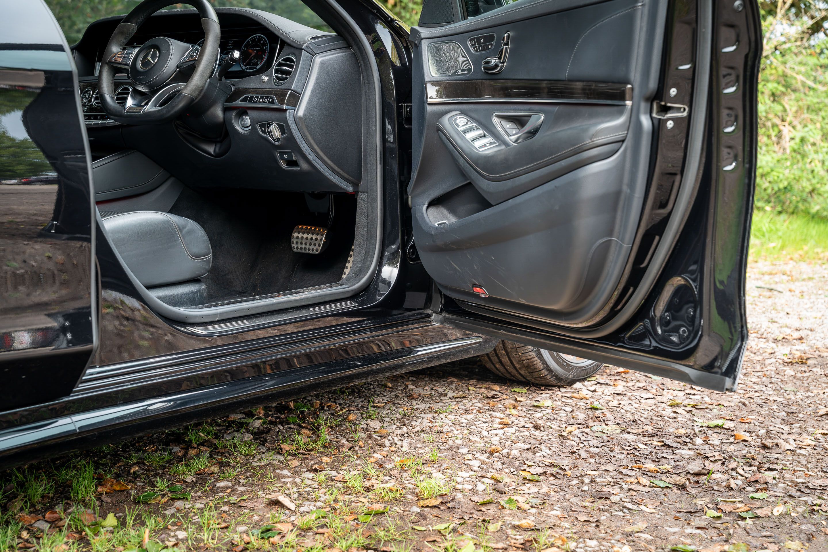 Photo 7 of 12 of 2016 Mercedes-Benz S63 AMG LWB Executive