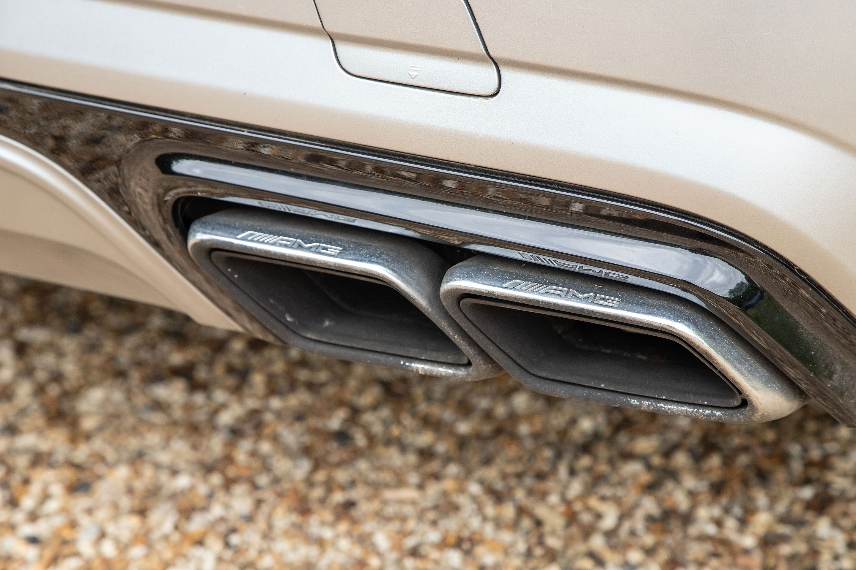 Photo 5 of 12 of 2015 Mercedes-Benz SL63 AMG