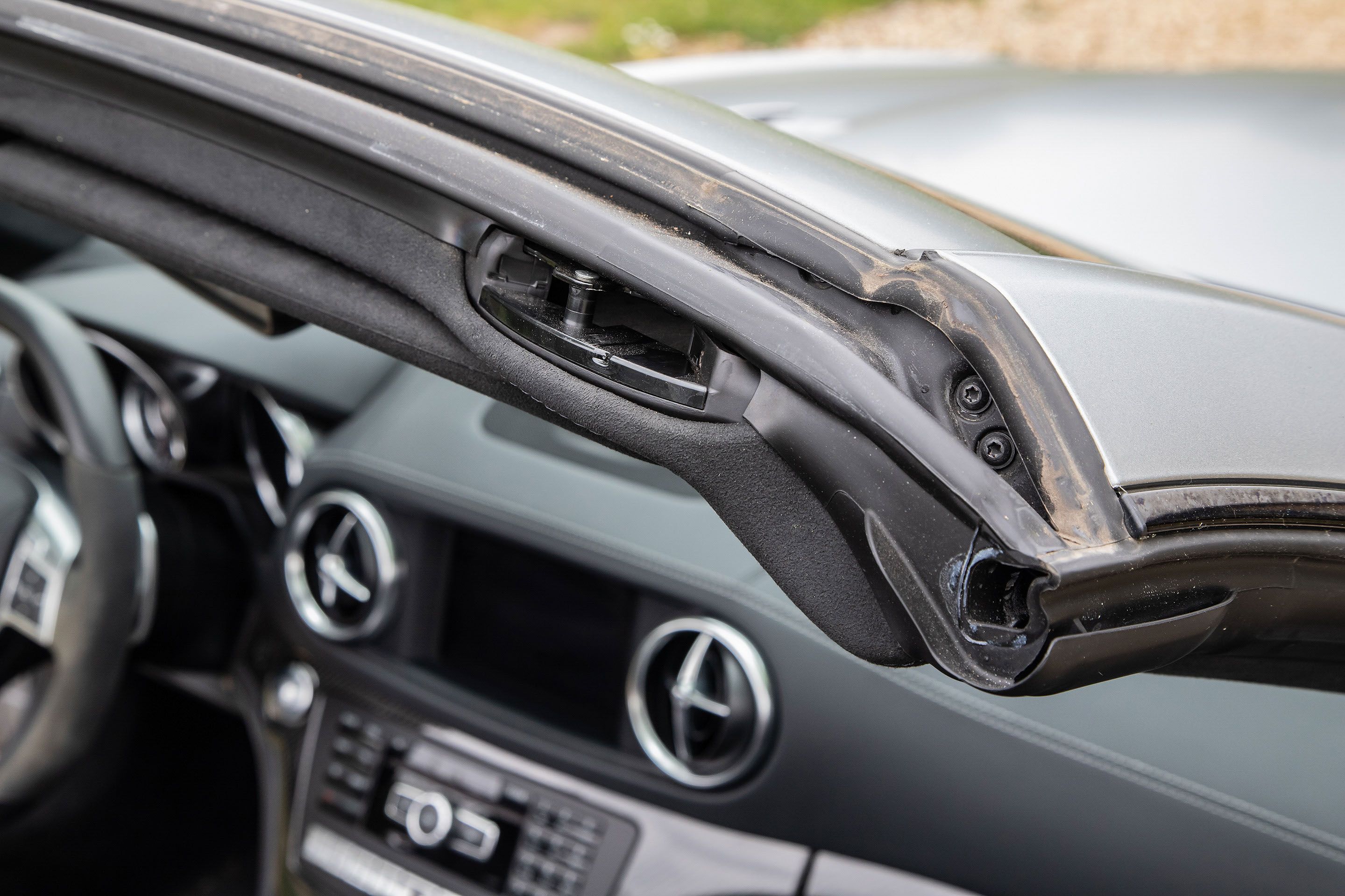 Photo 9 of 12 of 2015 Mercedes-Benz SL63 AMG