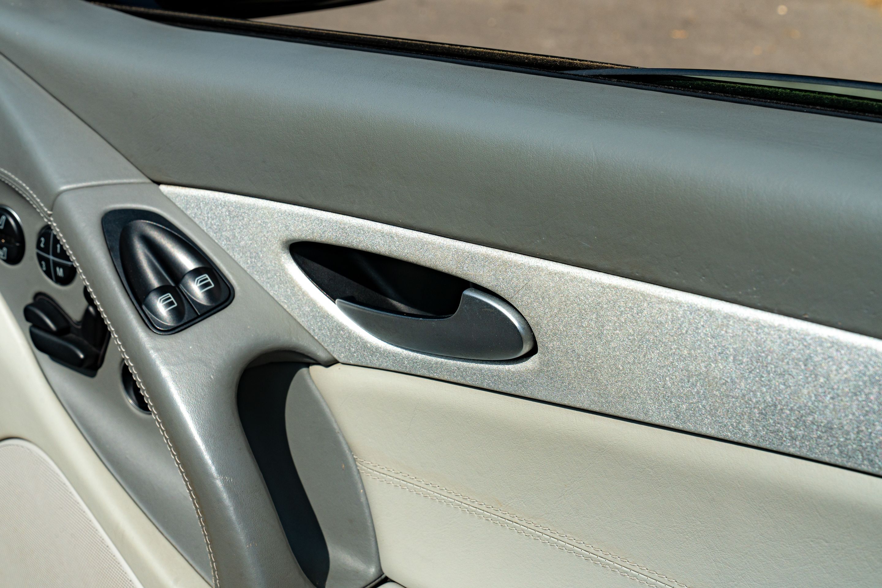 Photo 9 of 12 of 2003 Mercedes-Benz SL55 AMG