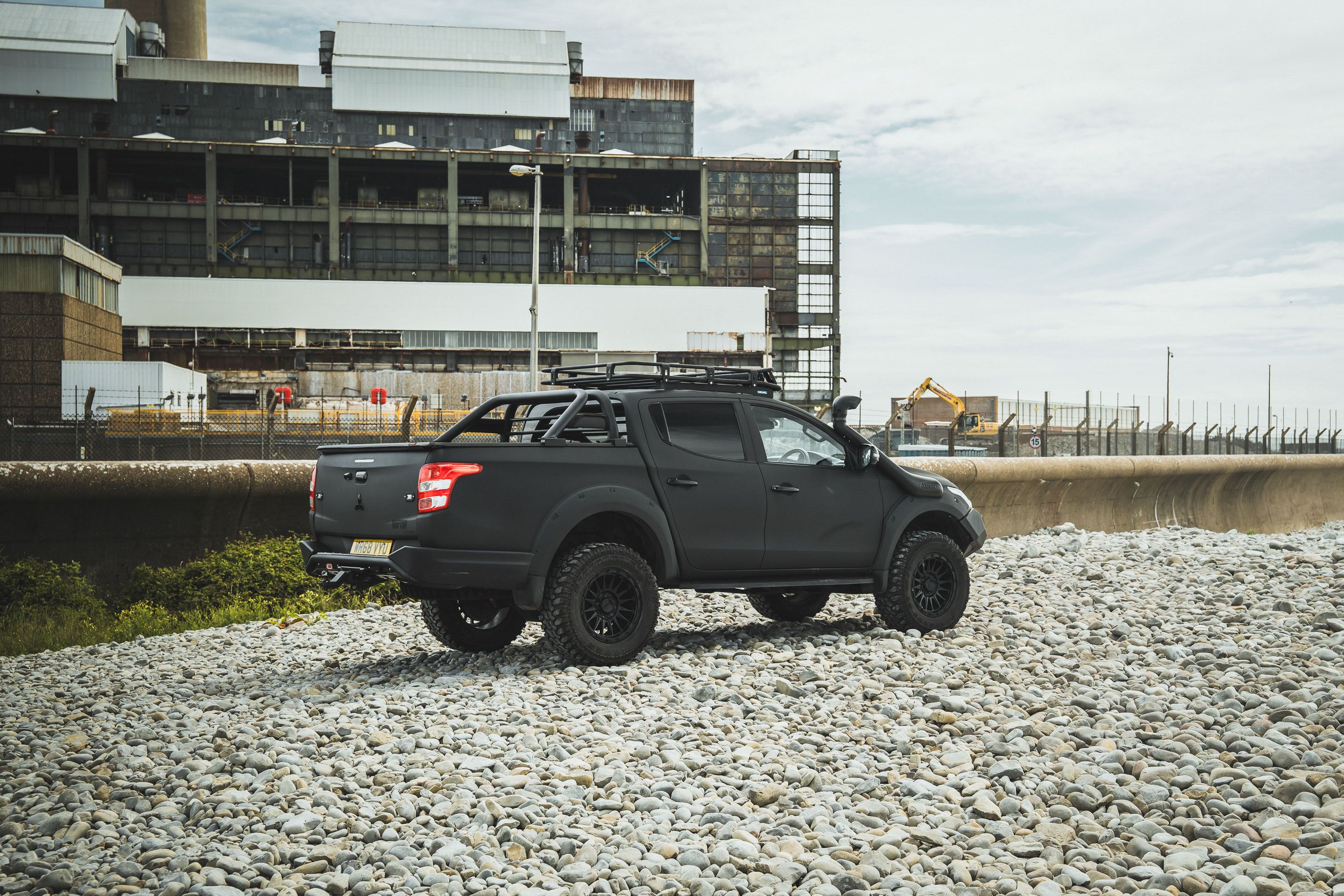 Photo 2 of 12 of 2018 Mitsubishi L200 Barbarian Adventure Truck