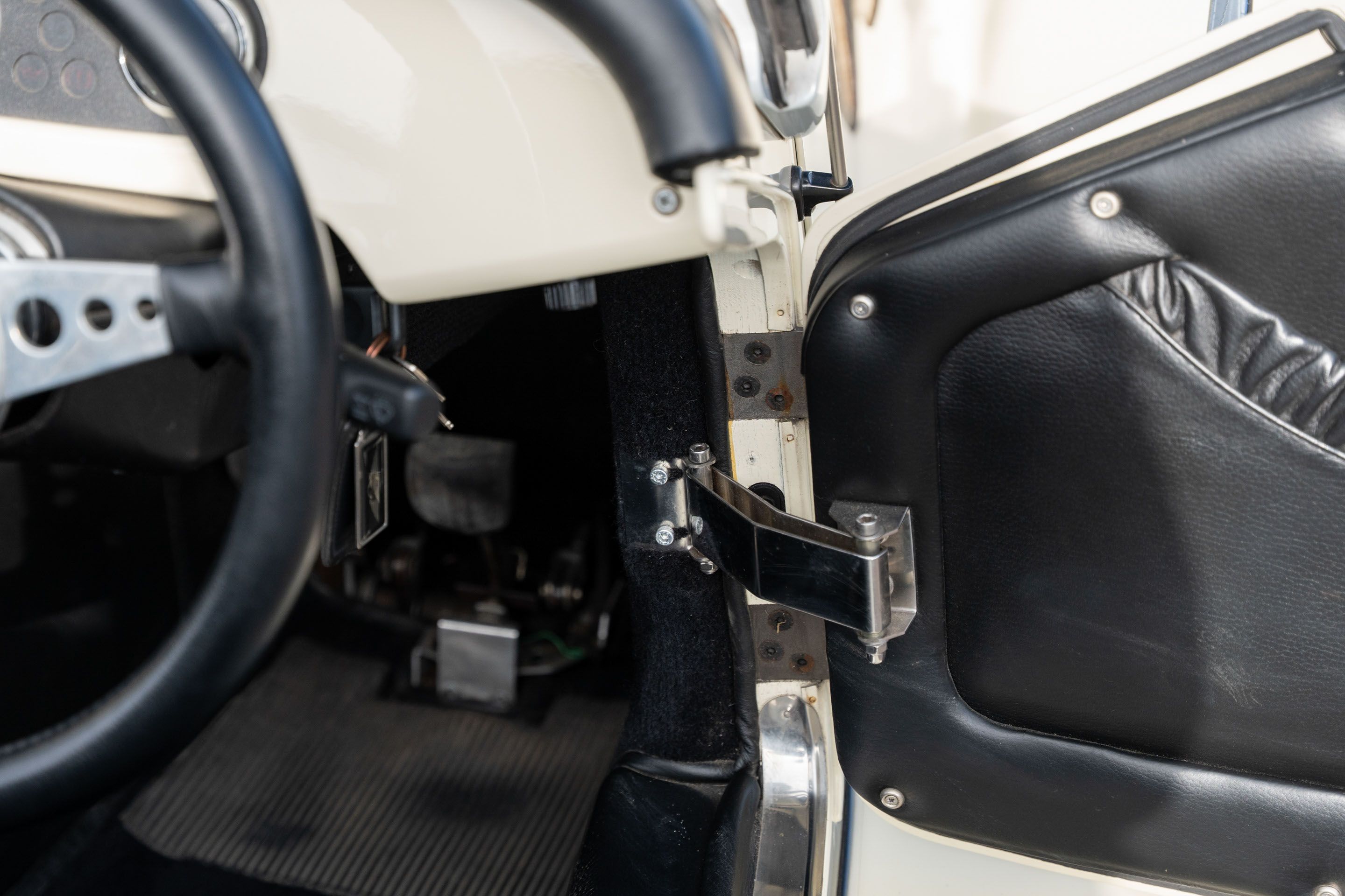 Photo 8 of 12 of 2016 Morgan Plus 4 2.0 Manual