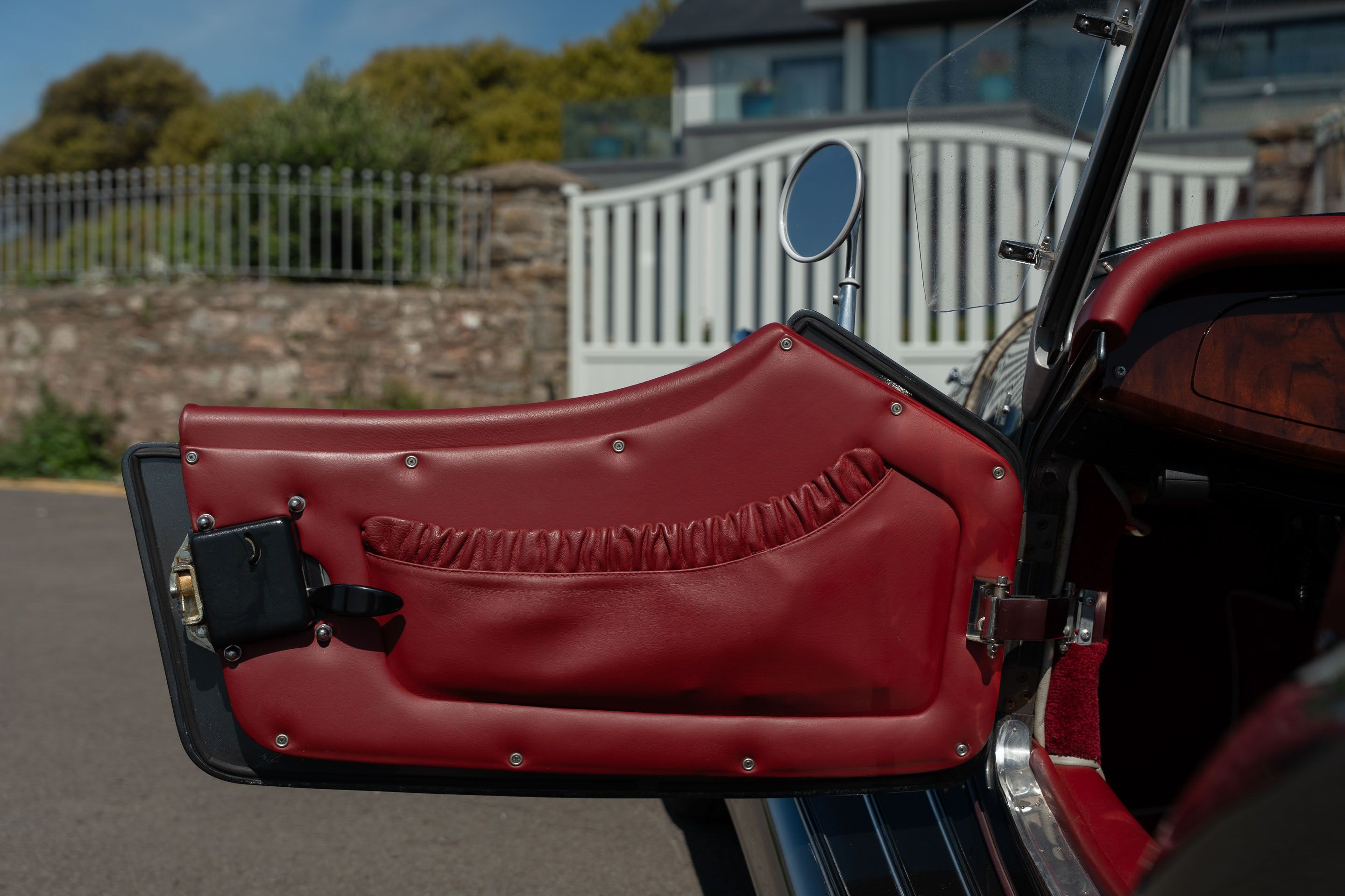 Photo 7 of 12 of 2009 Morgan Roadster 3.0 litre Manual One Owner