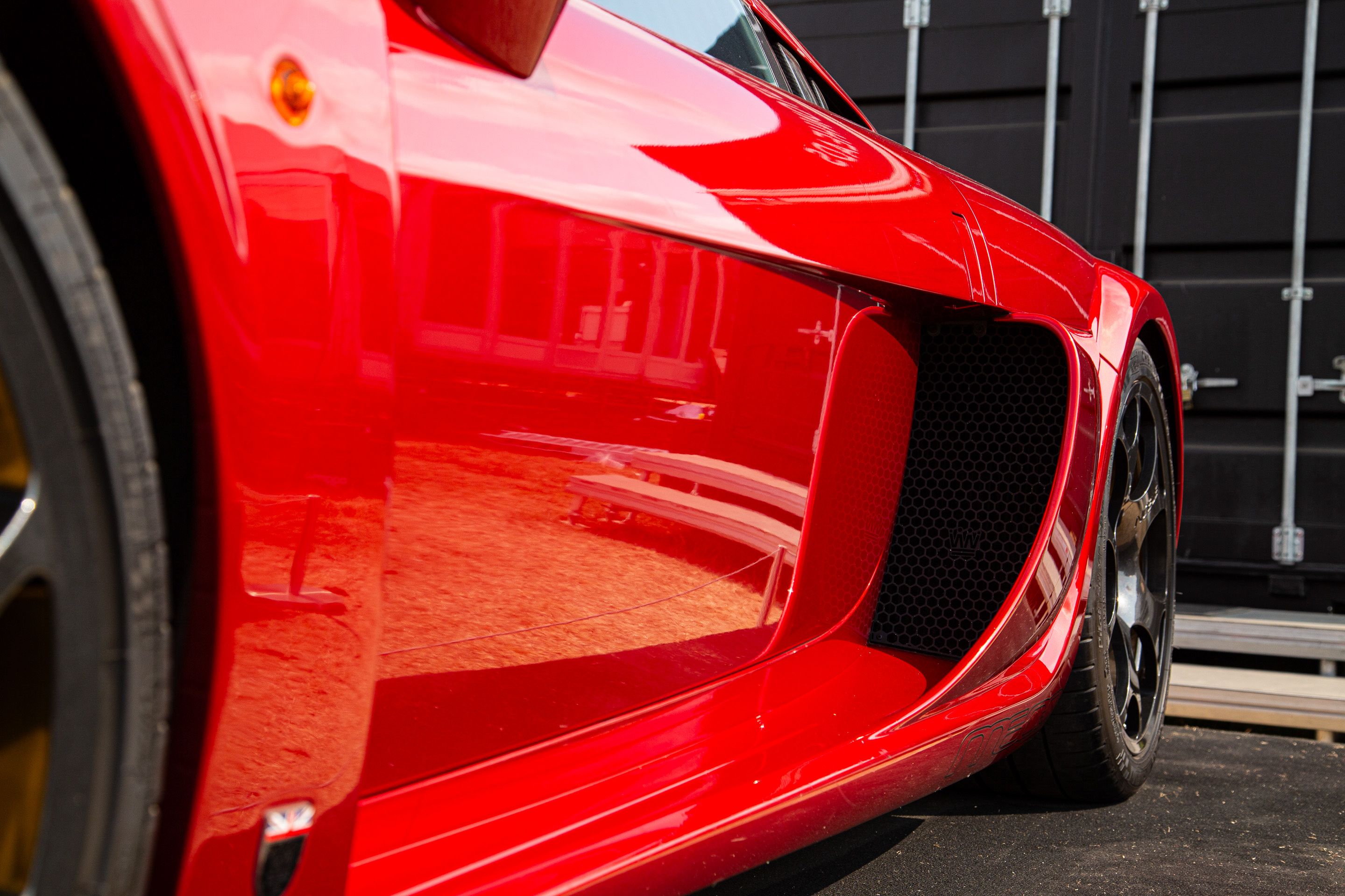 Photo 3 of 12 of 2011 Noble M600