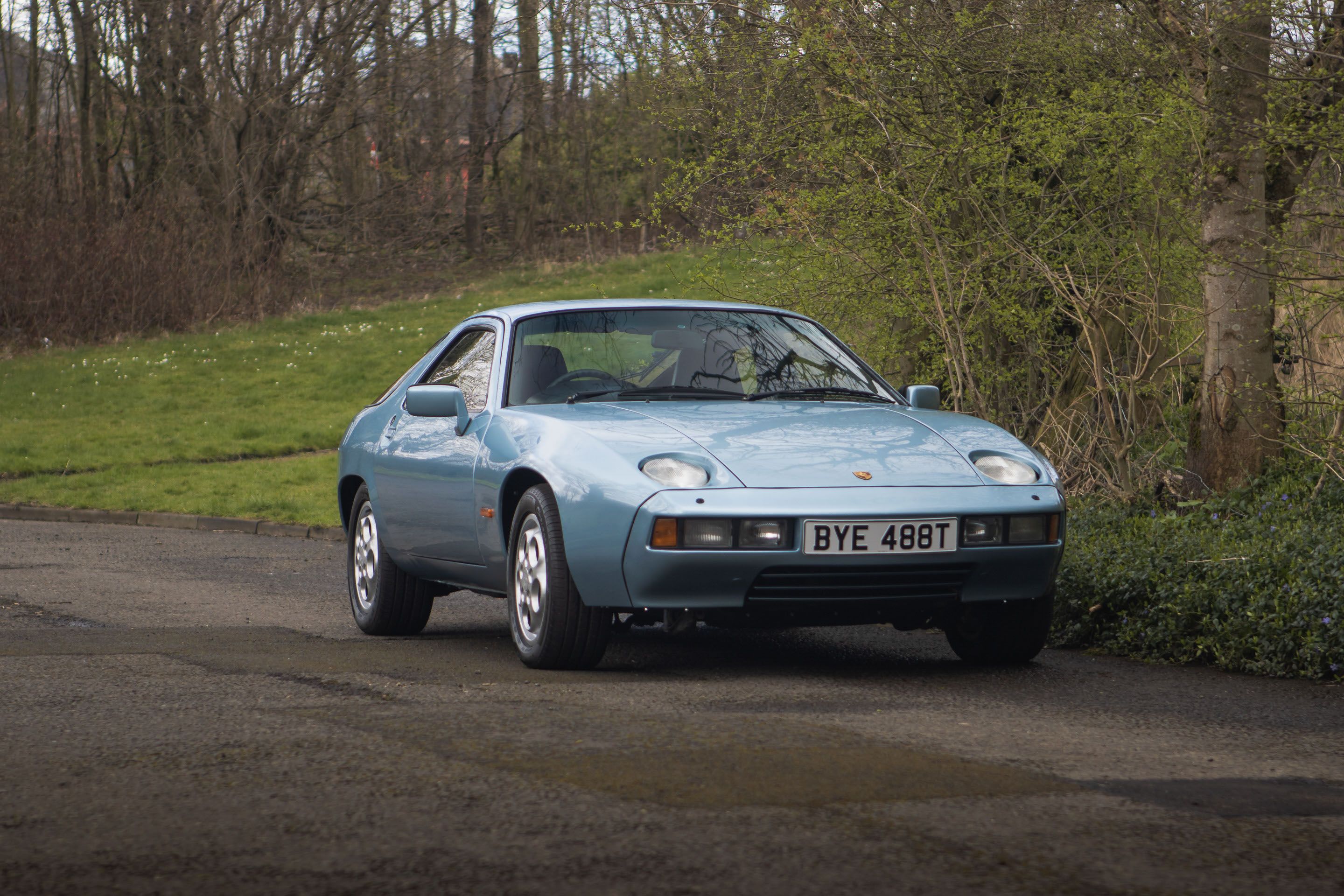 porsche-928-S4792376-1.jpg