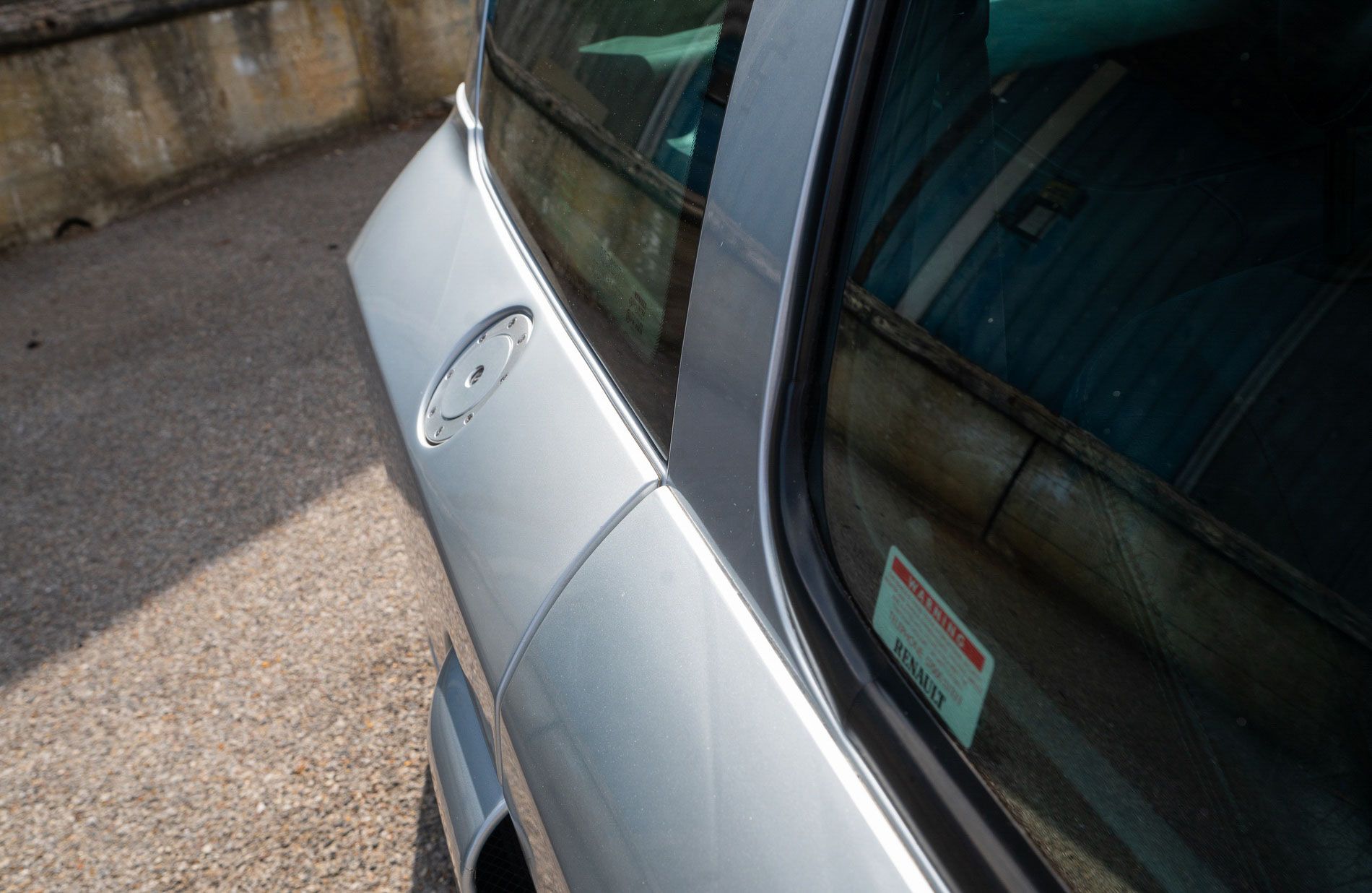 Photo 3 of 12 of 2002 Renault Sport Clio V6