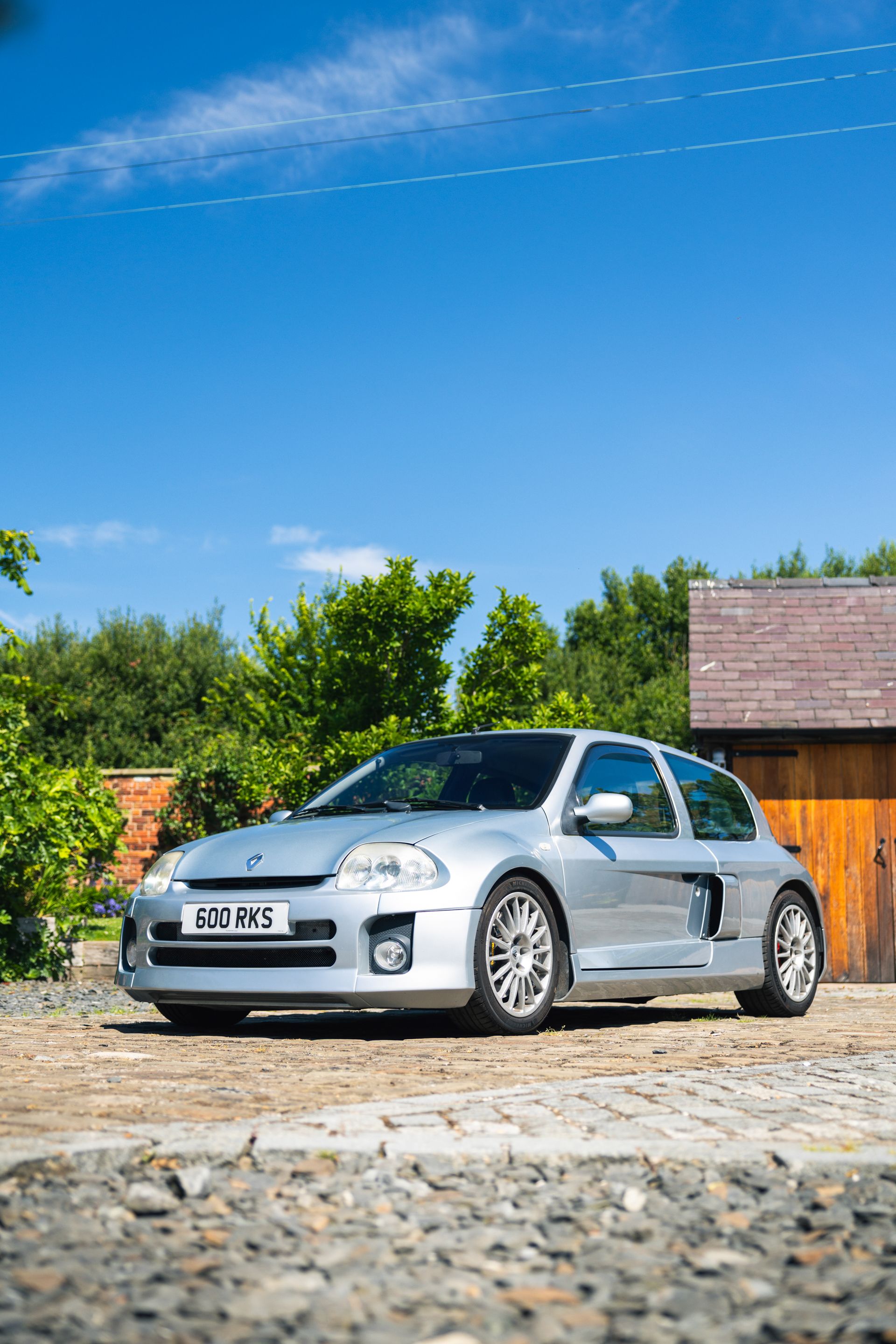 Photo 2 of 12 of 2002 Renault Sport Clio V6
