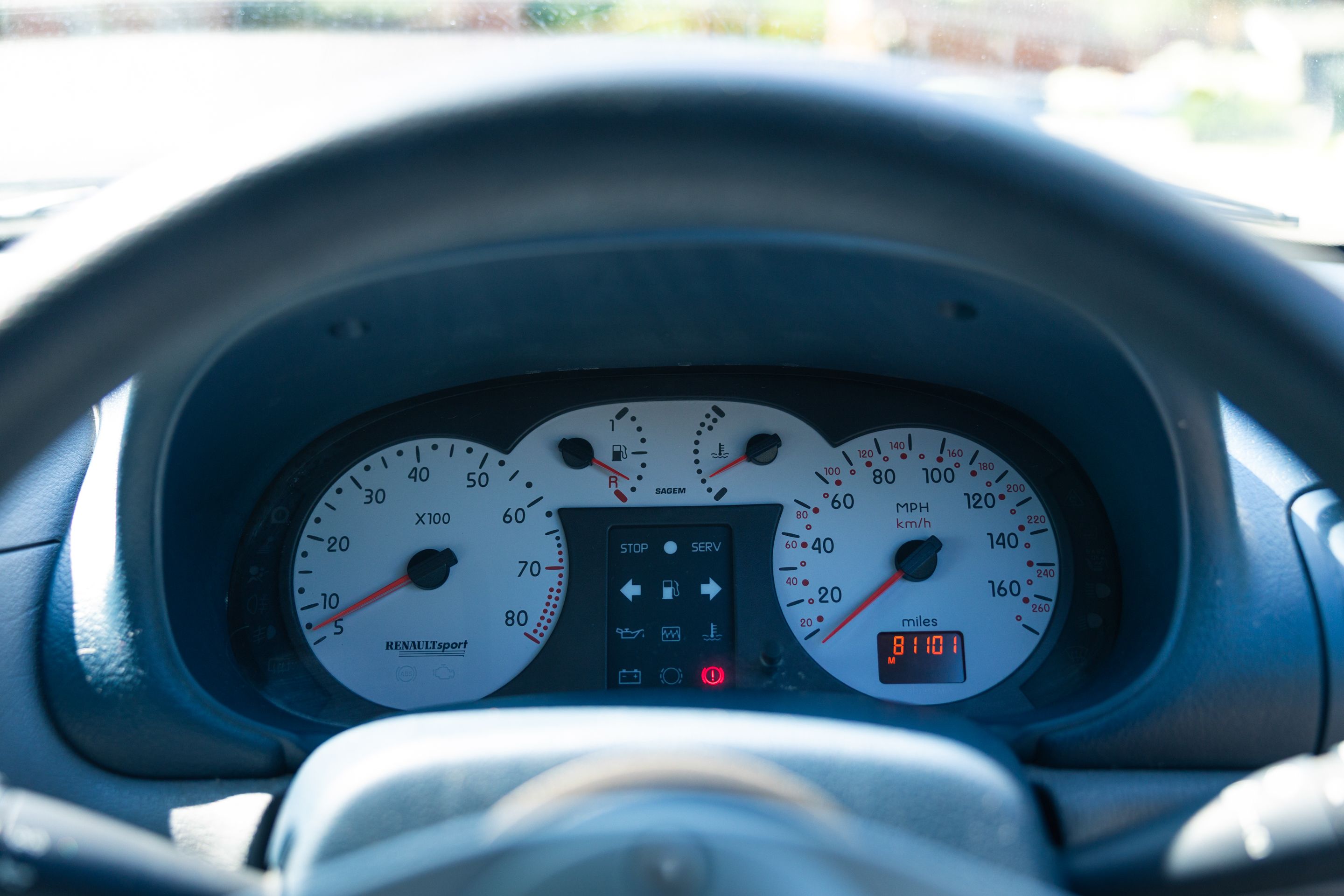 Photo 6 of 12 of 2002 Renault Sport Clio V6