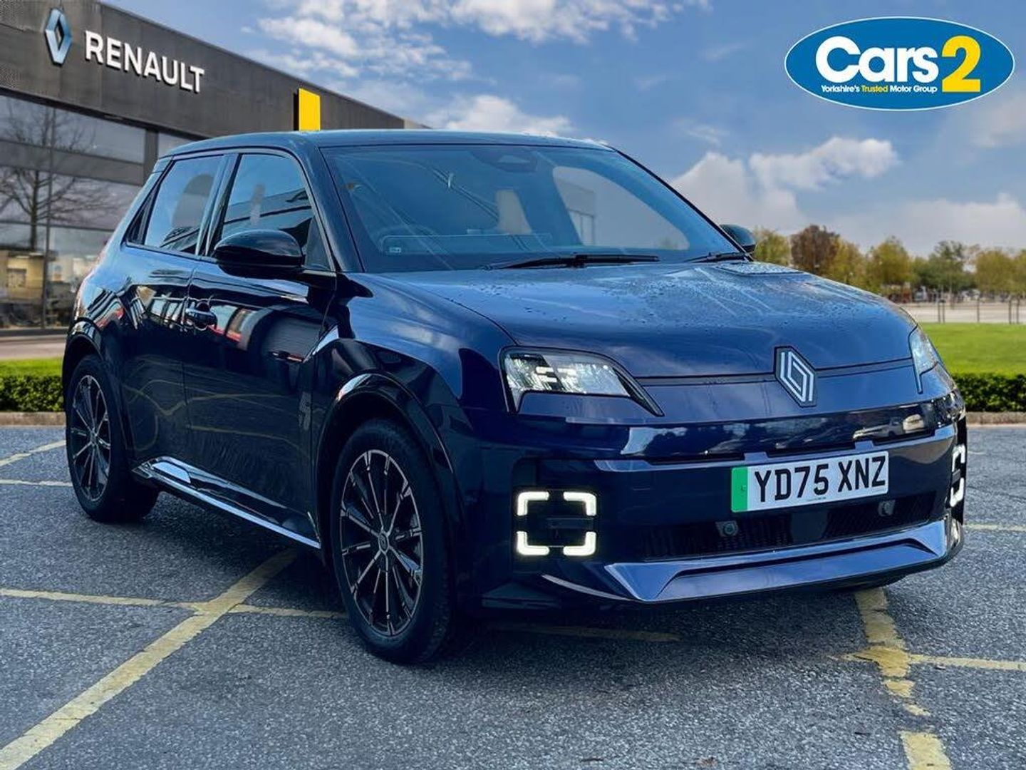 Used 2025 RENAULT 5 ICONIC E-TECH EV for sale - PistonHeads UK