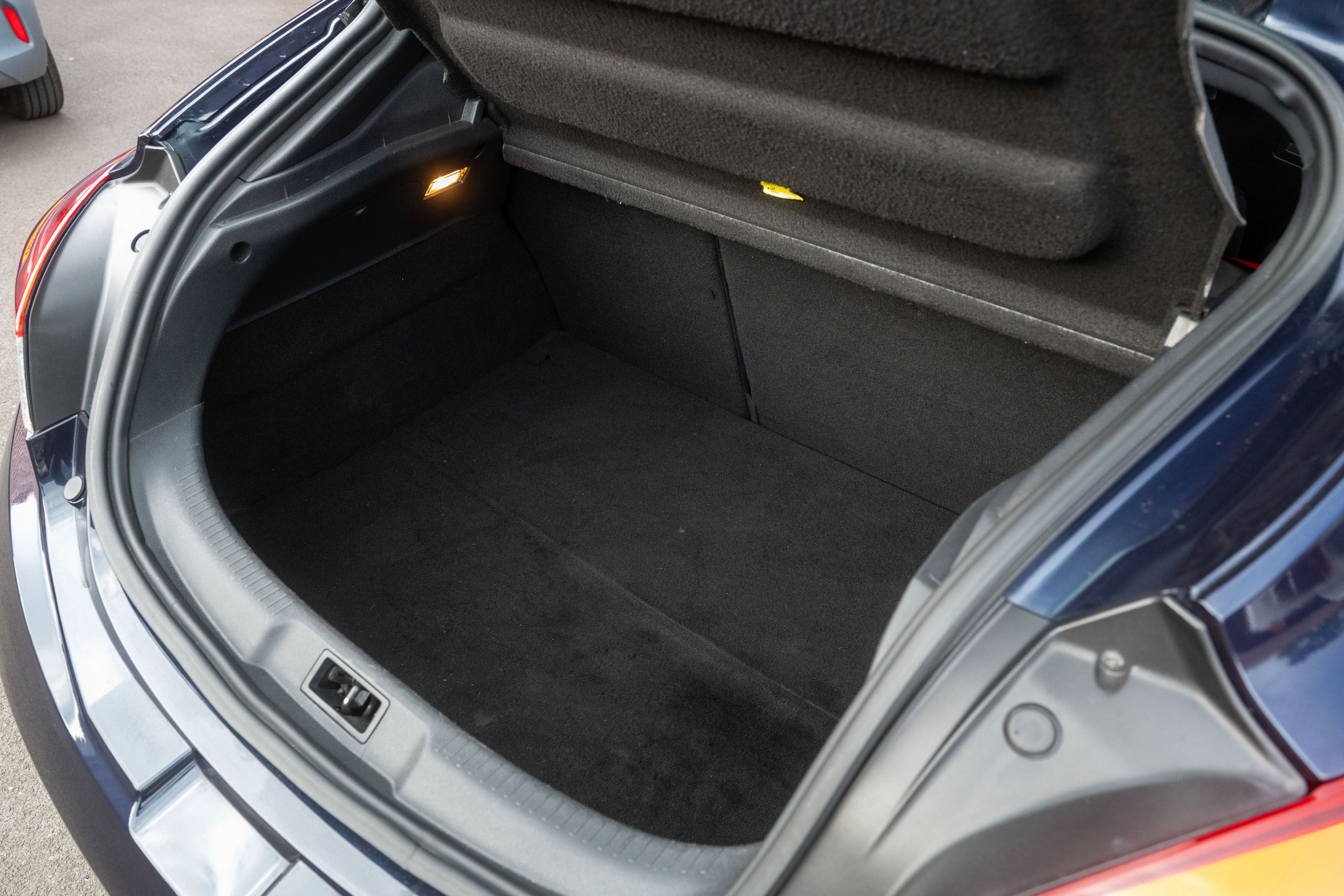 Photo 9 of 12 of 2013 Renaultsport Megane Red Bull Racing RB8