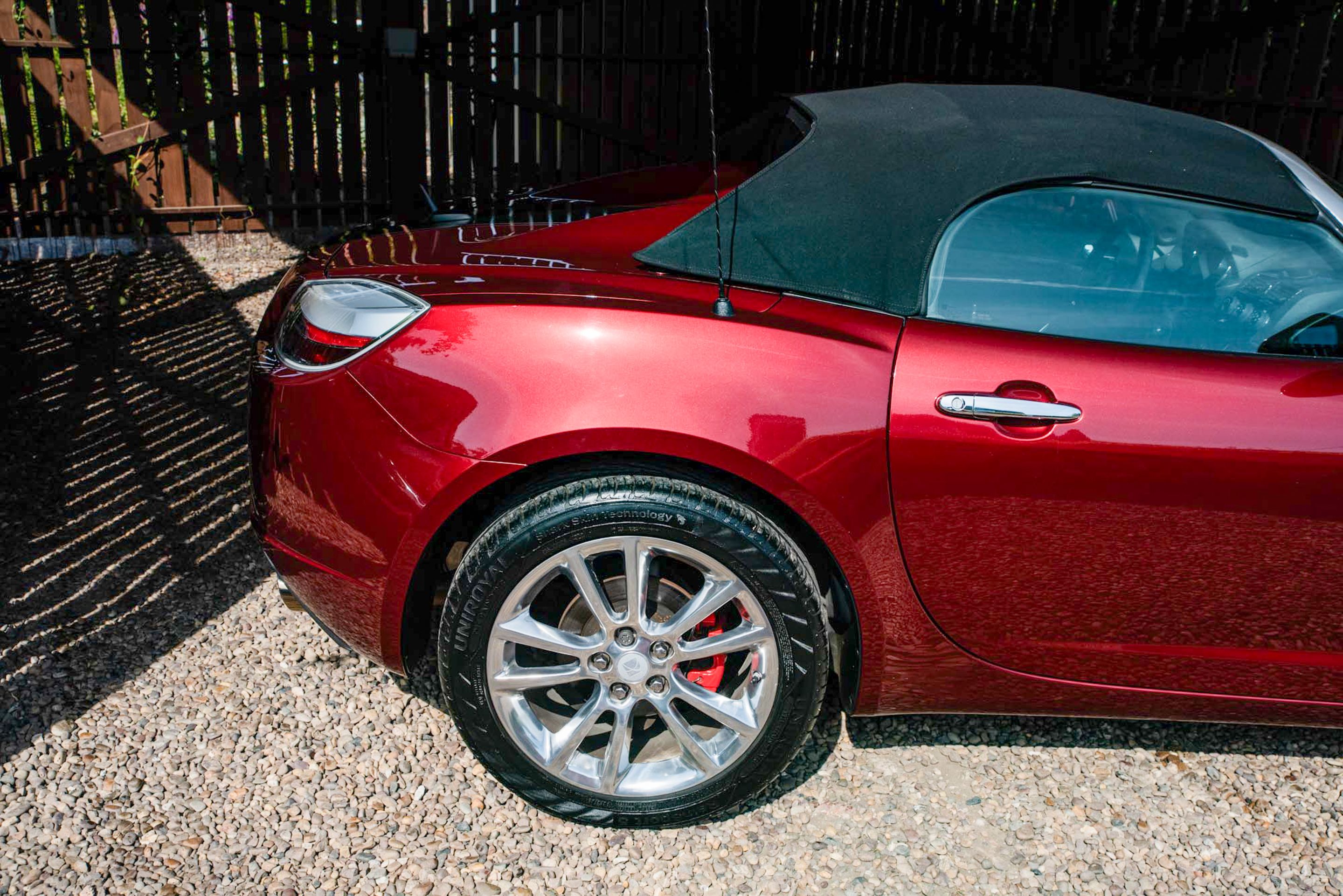 Photo 4 of 12 of 2009 Saturn Sky Red Line