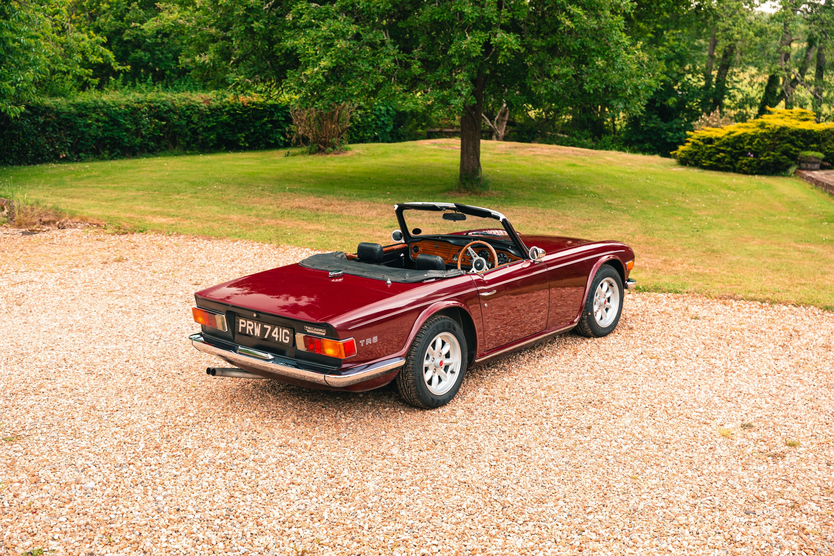 Photo 2 of 12 of 1969 Triumph TR6