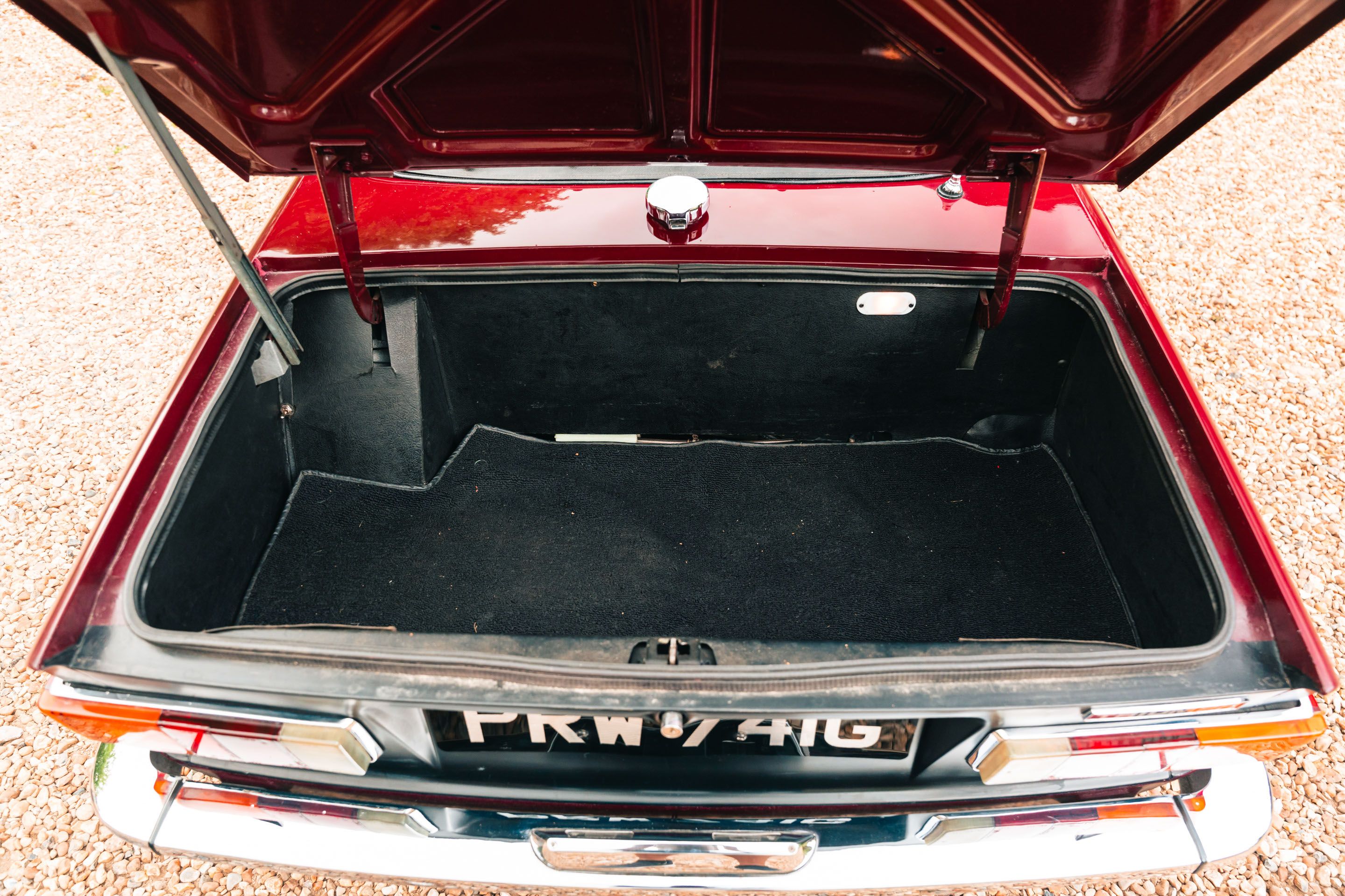 Photo 8 of 12 of 1969 Triumph TR6