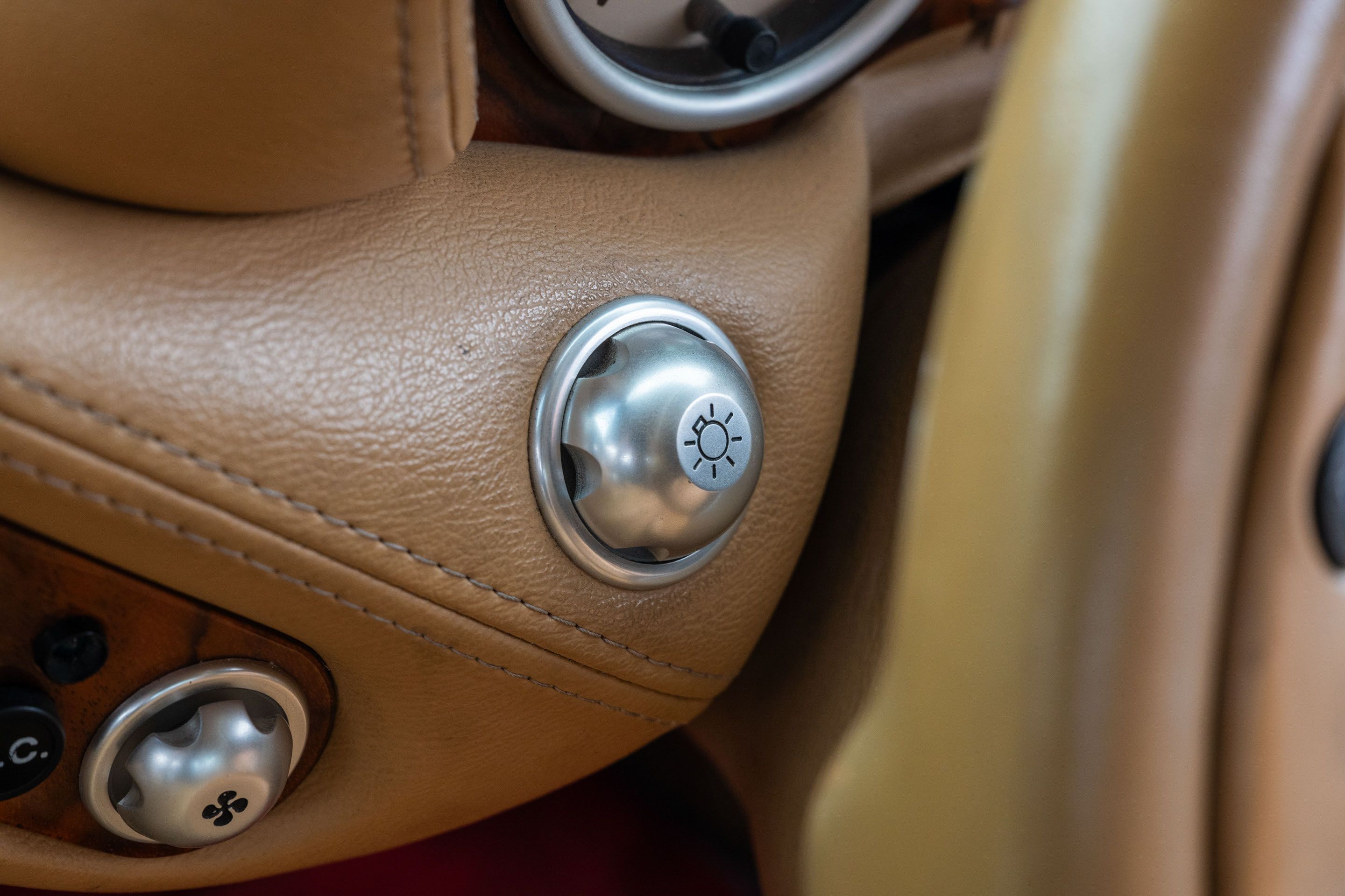 Photo 8 of 12 of 2000 TVR Cerbera Speed Six 4.0-litre