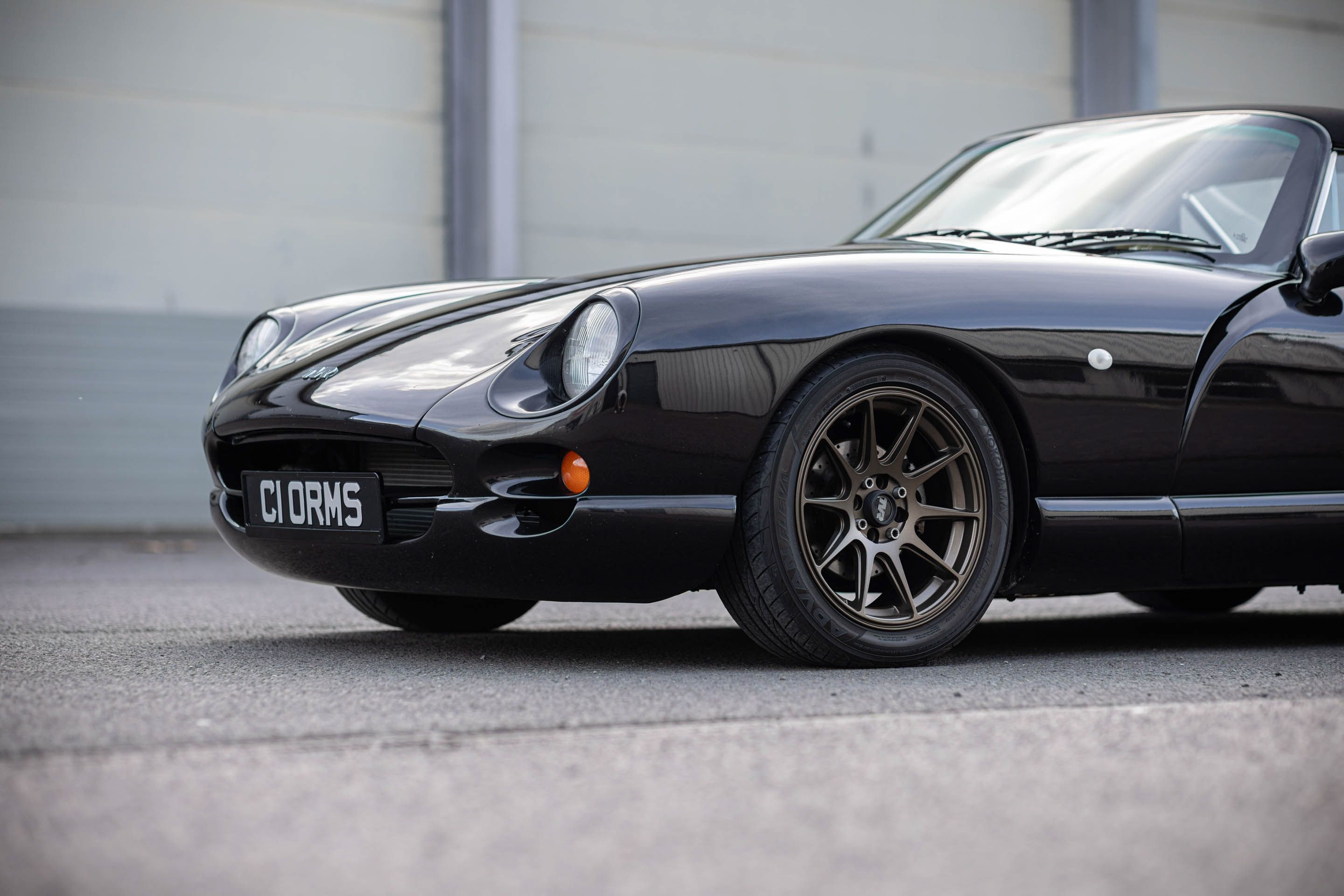Photo 3 of 12 of 1997 TVR Chimaera 400