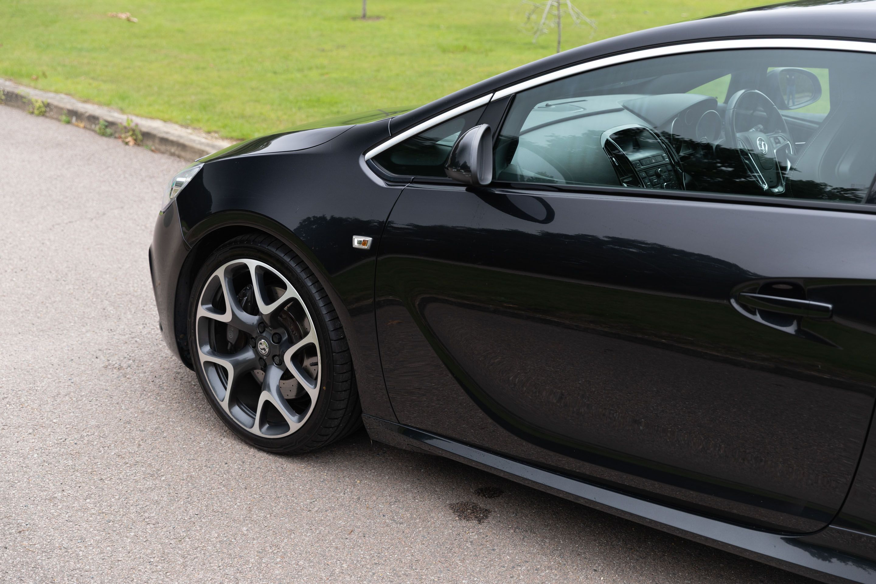Photo 5 of 12 of 2013 Vauxhall Astra VXR