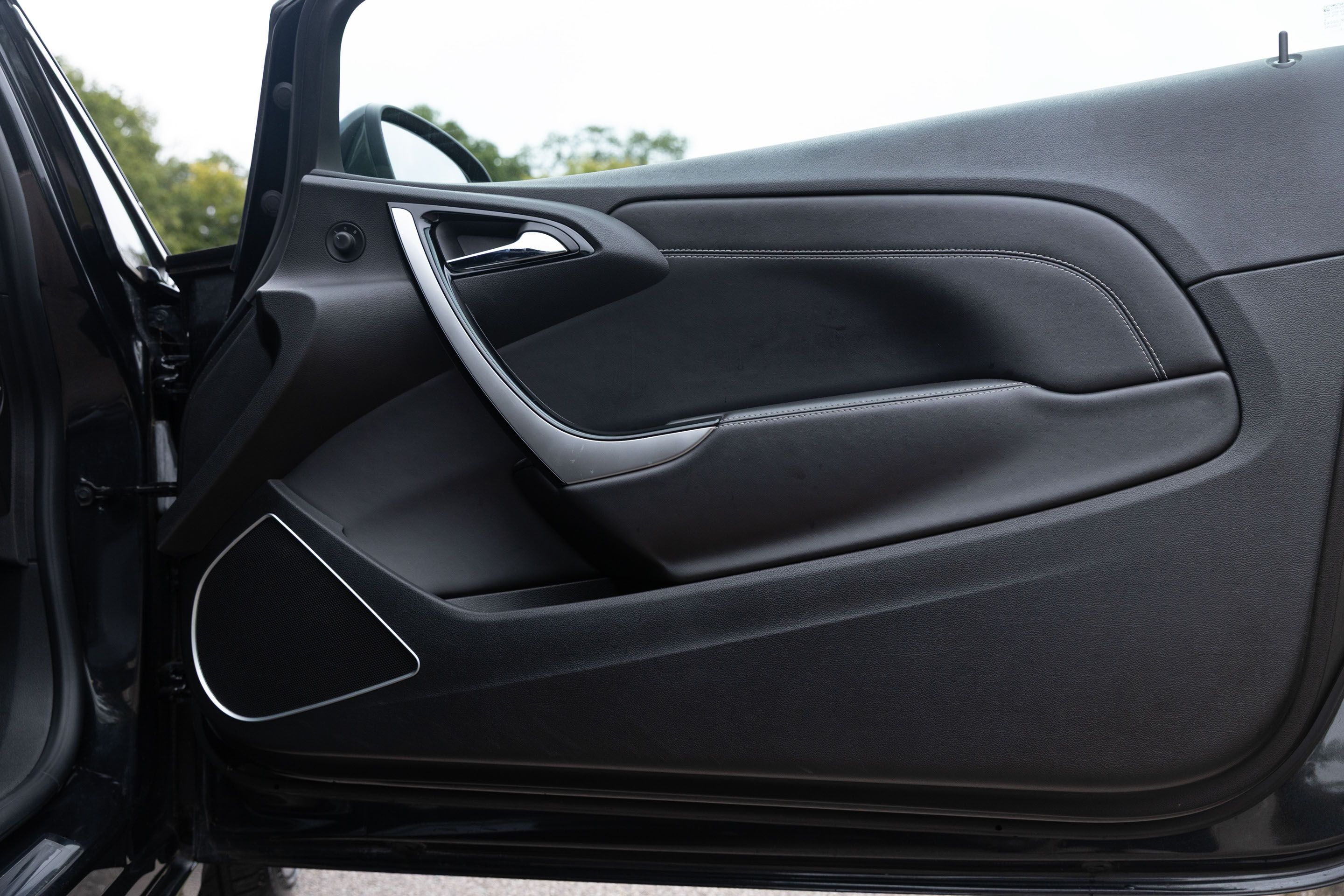 Photo 8 of 12 of 2013 Vauxhall Astra VXR