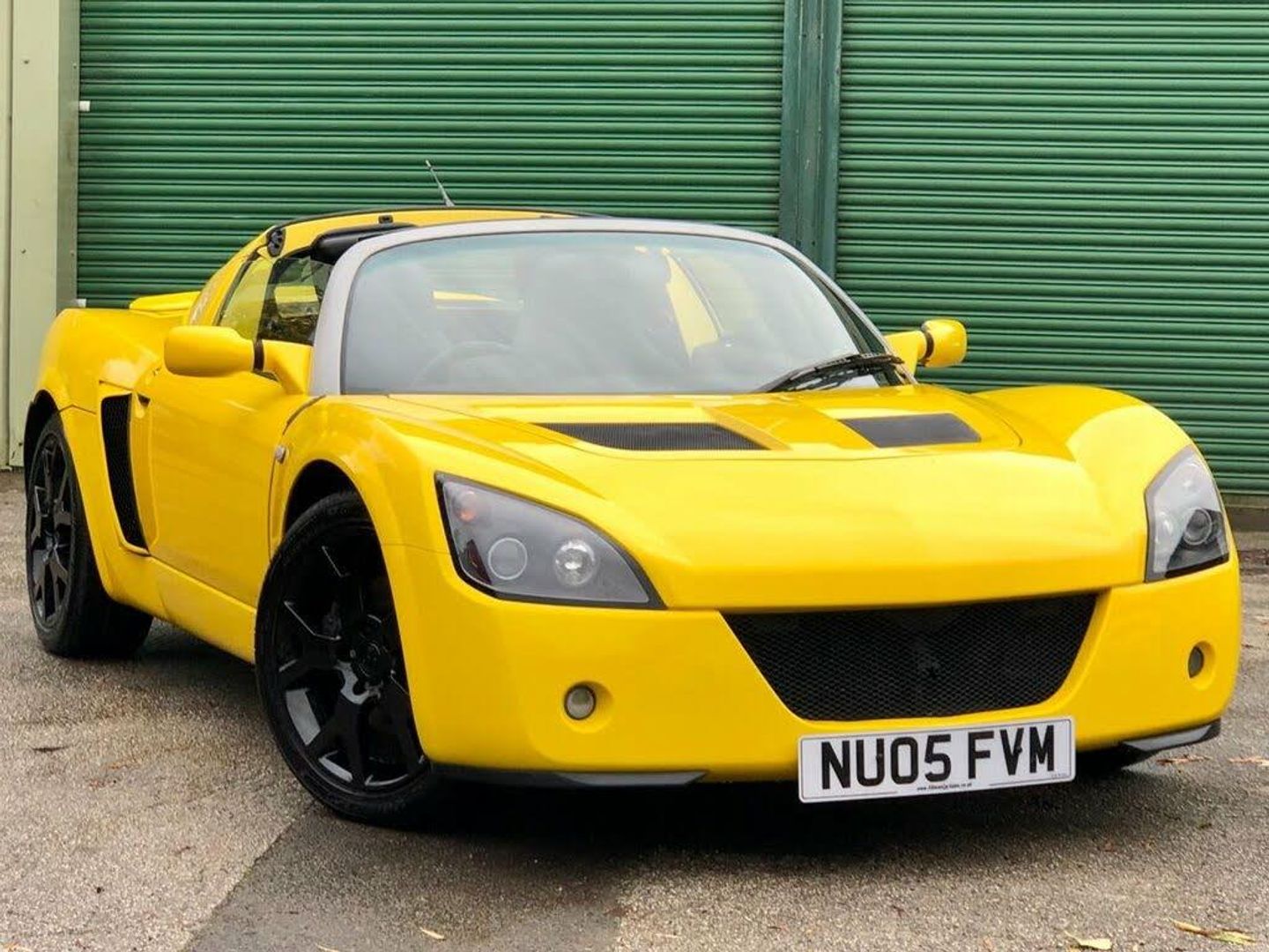 2005 VAUXHALL VX220