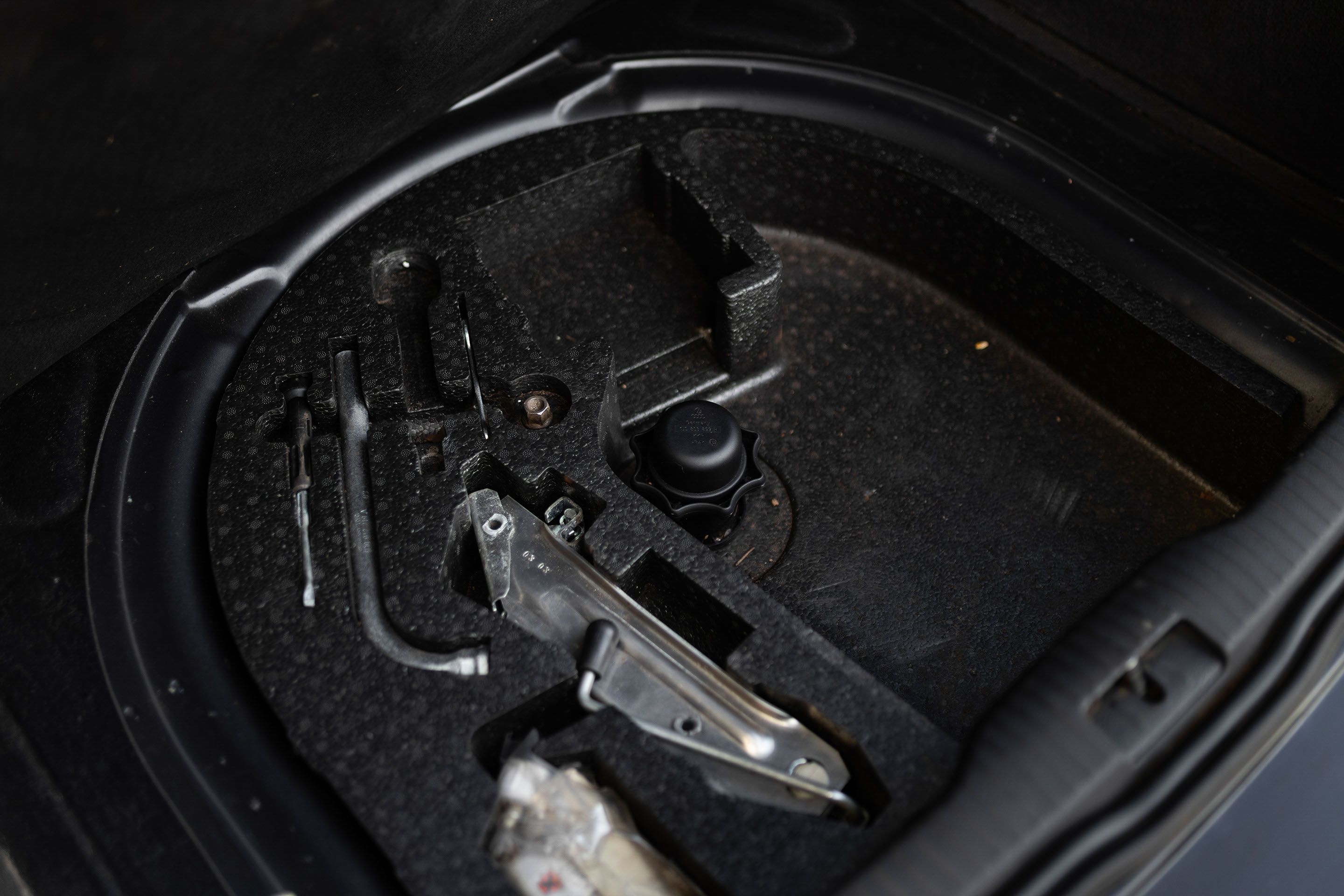 Photo 9 of 12 of 2003 Volkswagen Golf R32 Mk4
