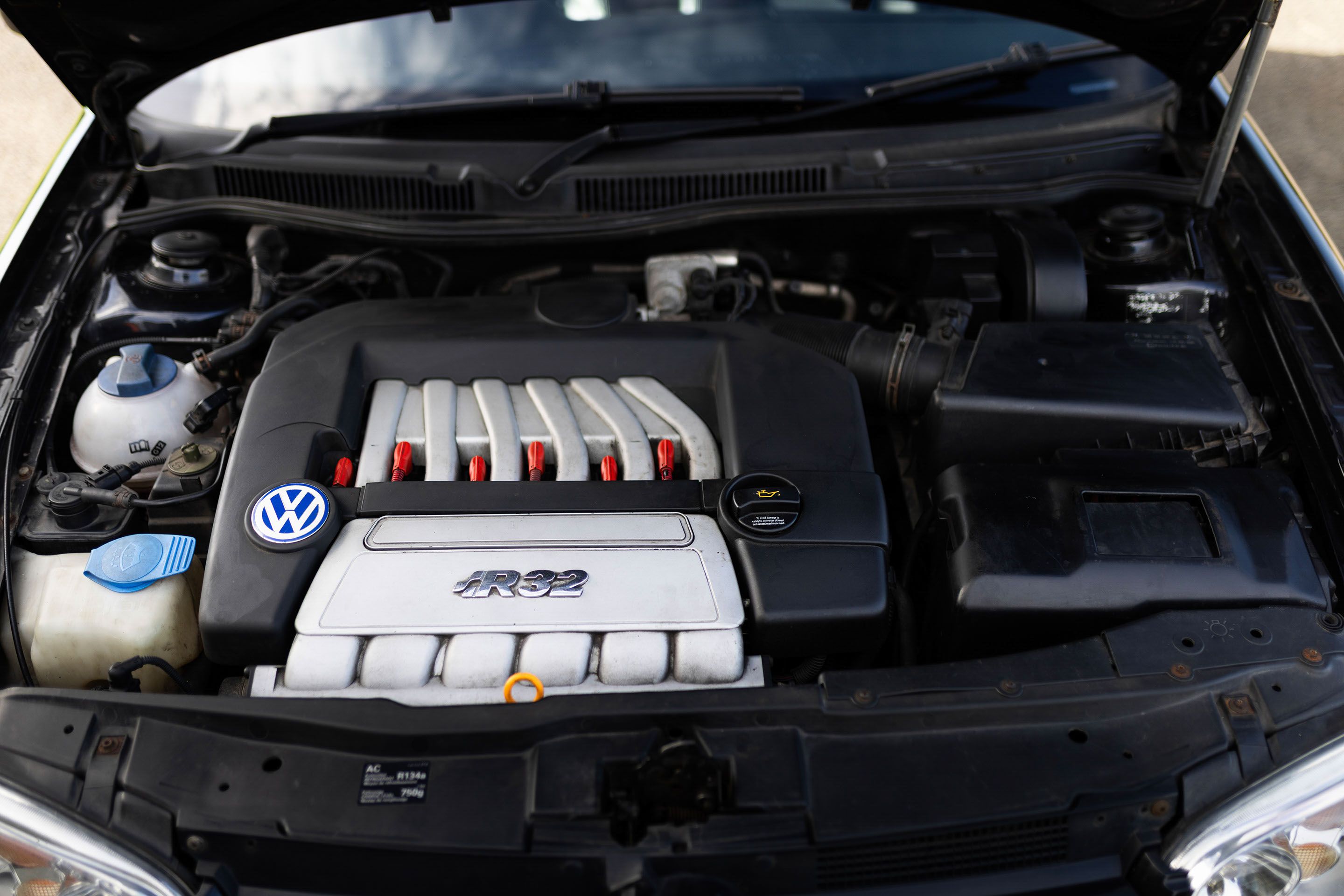 Photo 10 of 12 of 2003 Volkswagen Golf R32 Mk4