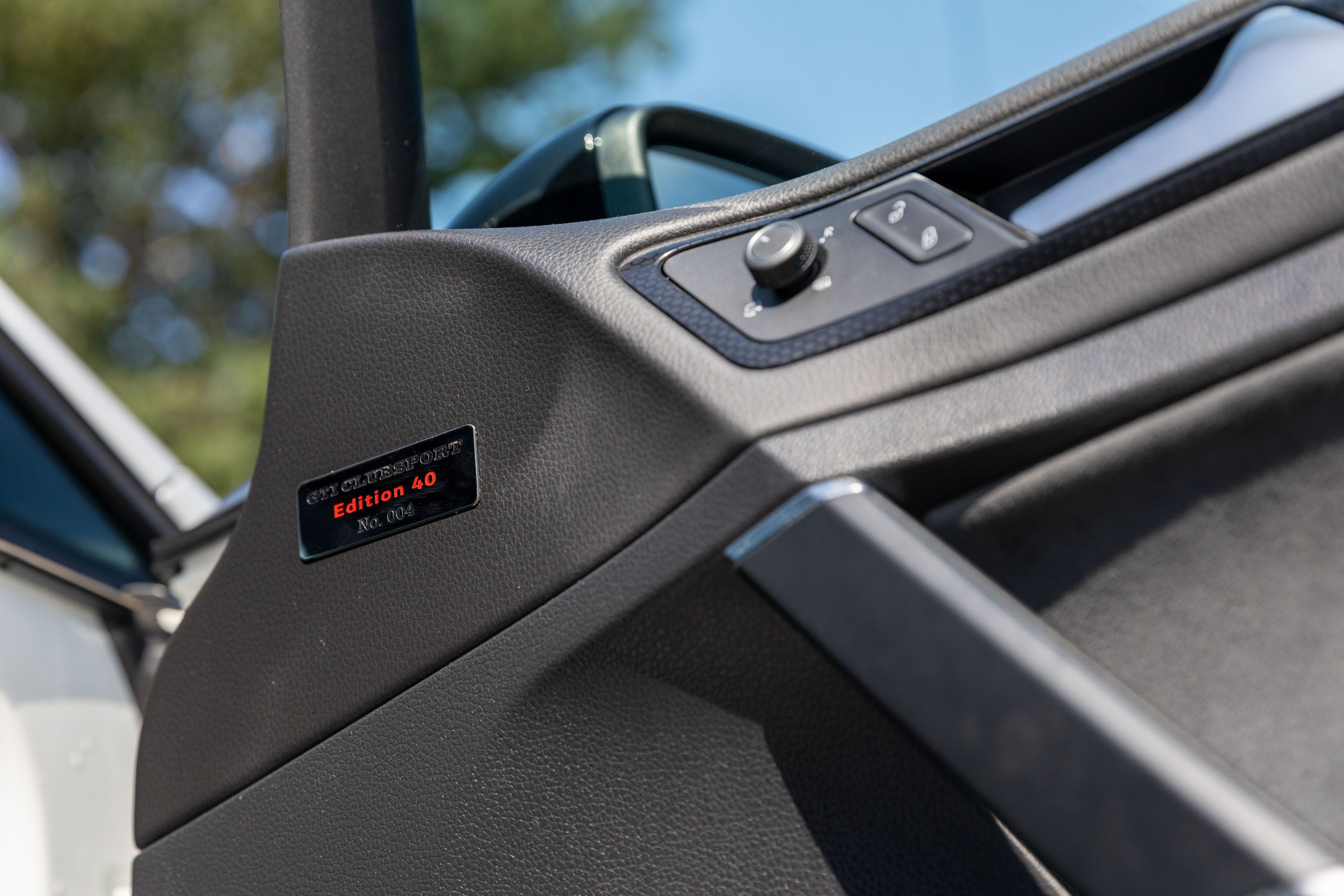 Photo 8 of 12 of 2016 Volkswagen Golf GTI Clubsport Edition 40 (Mk7) Manual