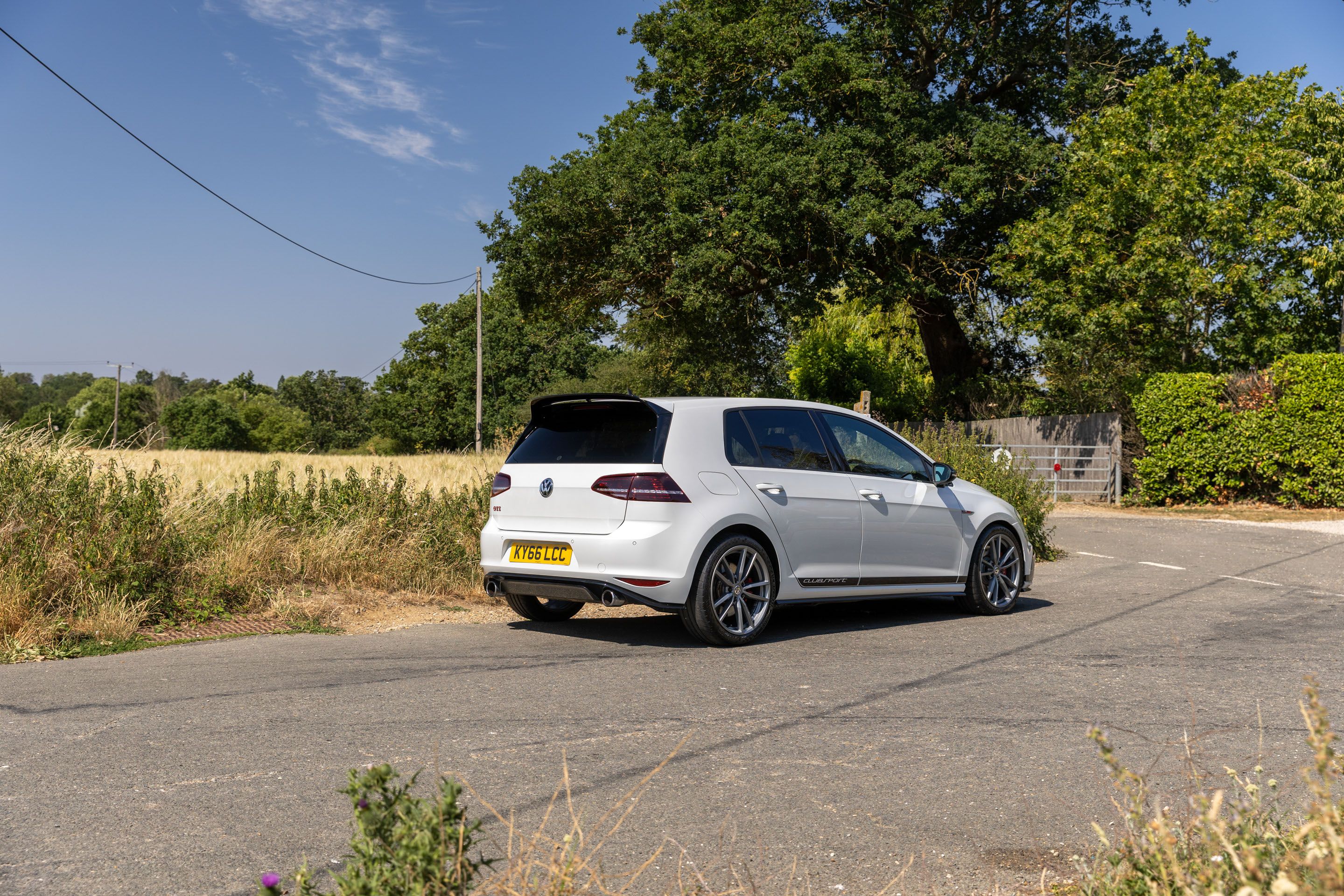 Photo 2 of 12 of 2016 Volkswagen Golf GTI Clubsport Edition 40 (Mk7) Manual