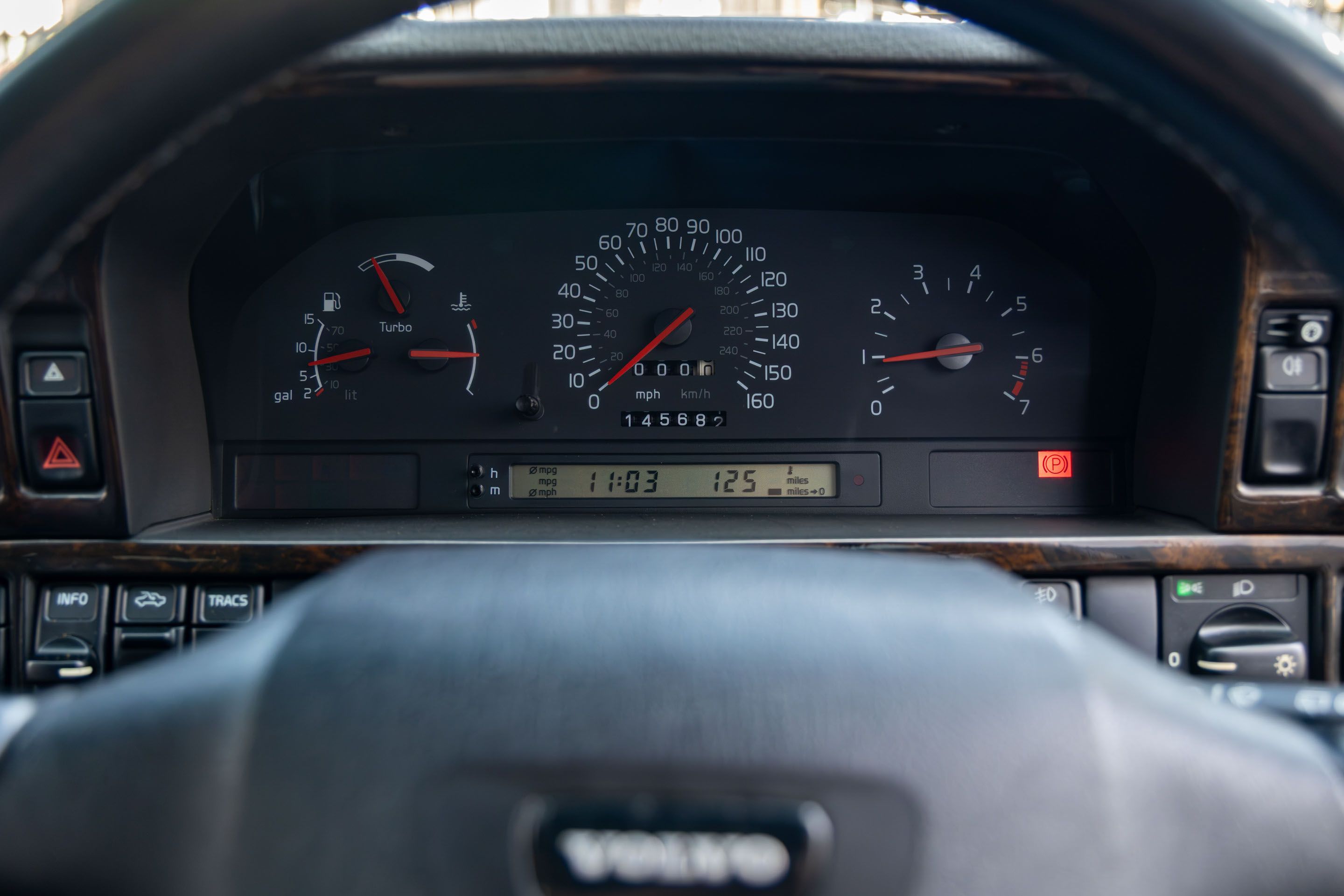 Photo 7 of 12 of 1995 Volvo 850 T5-R Estate (2.3-litre Turbo) Manual