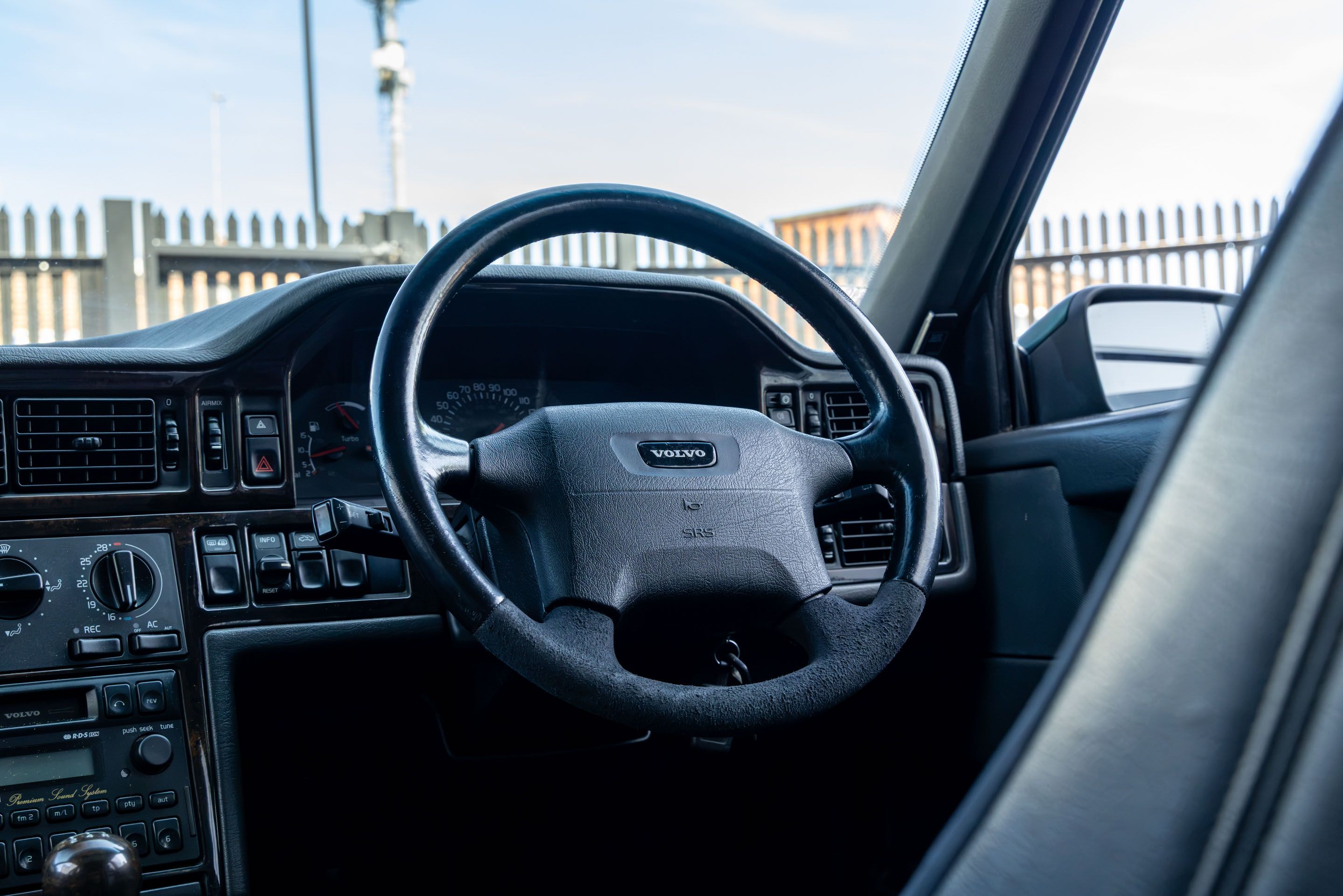 Photo 8 of 12 of 1995 Volvo 850 T5-R Estate (2.3-litre Turbo) Manual